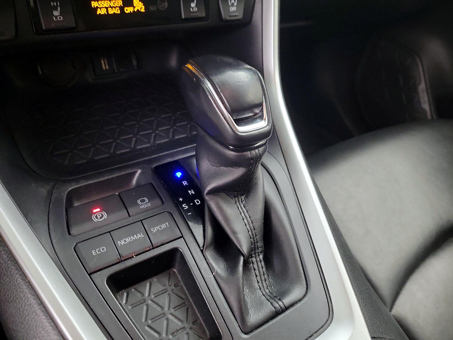 Thumbnail: 2020 Toyota RAV4 - 17