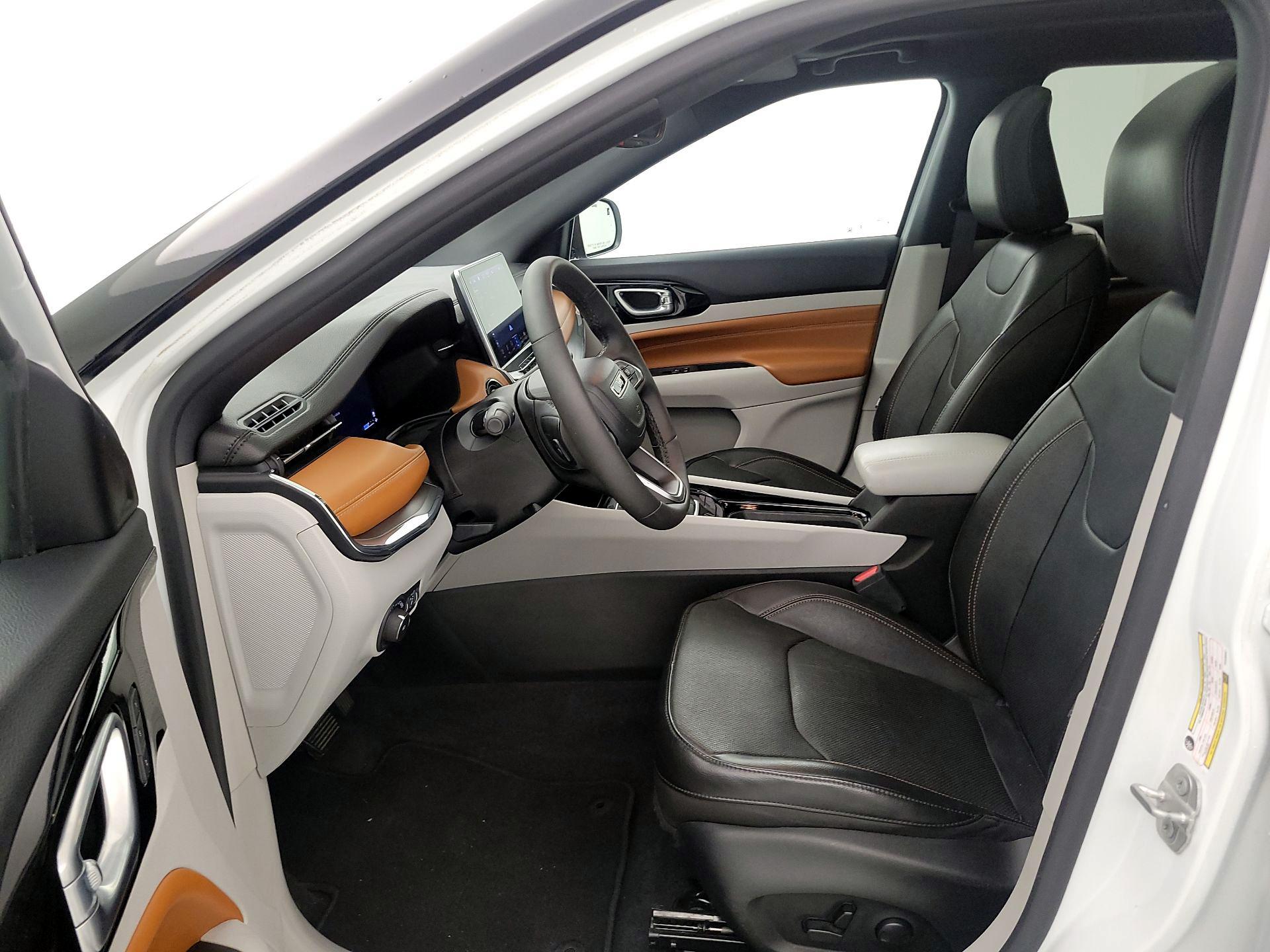 Thumbnail: 2023 Jeep Compass - 11