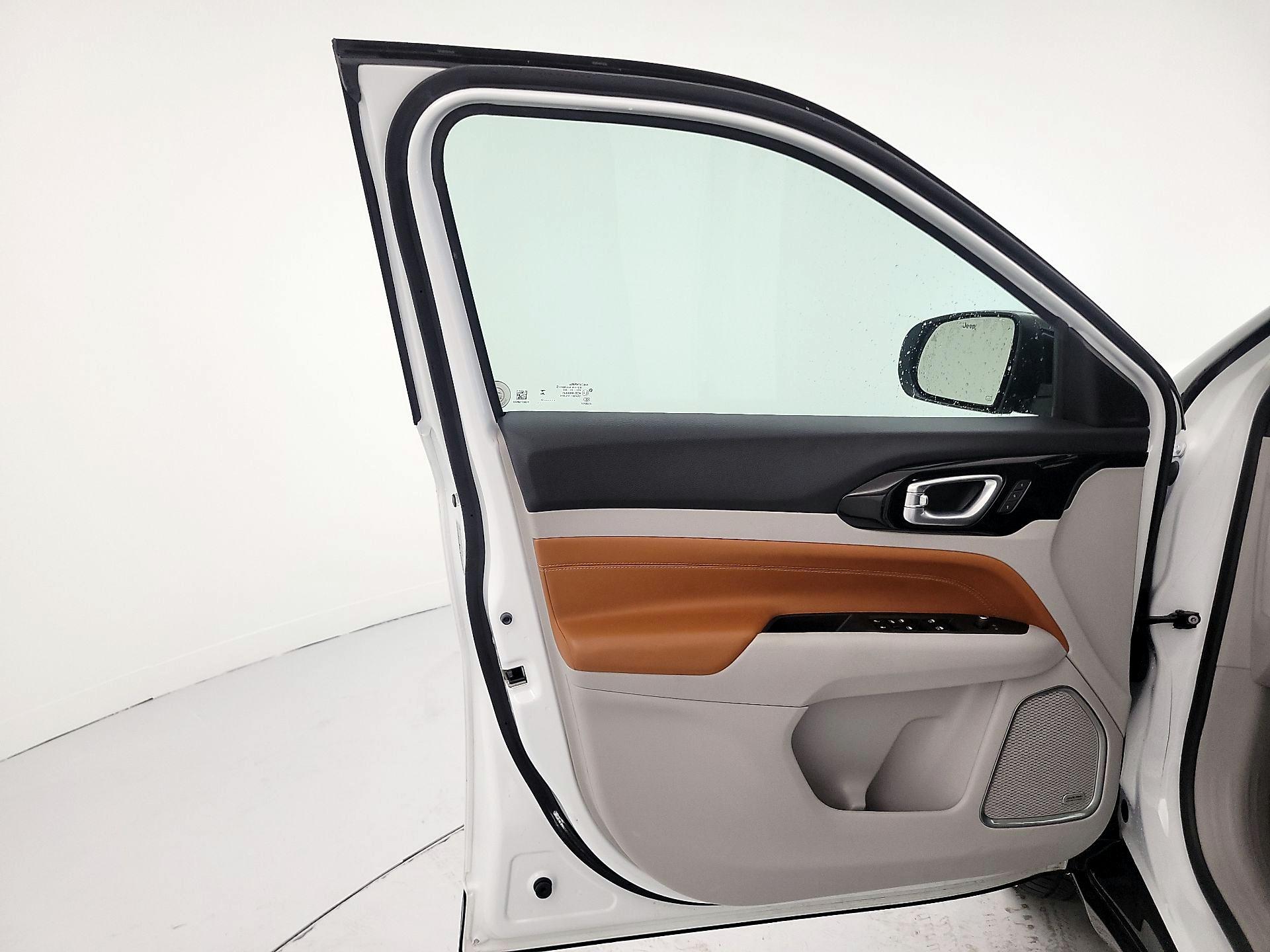 Thumbnail: 2023 Jeep Compass - 12