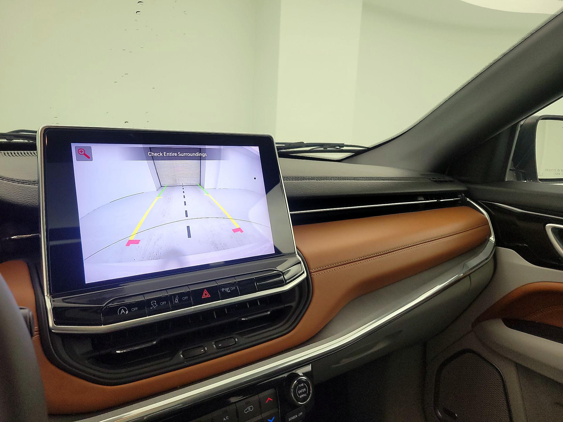 Thumbnail: 2023 Jeep Compass - 15