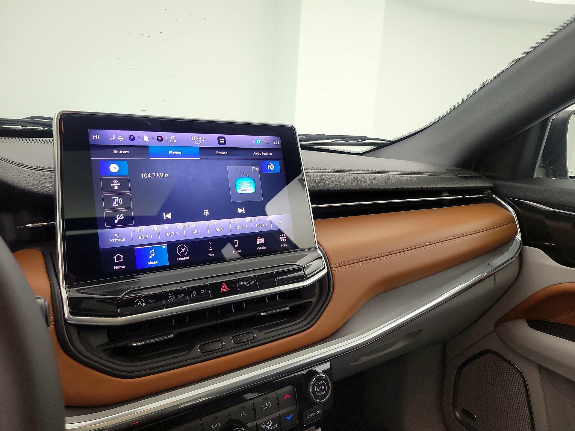 Thumbnail: 2023 Jeep Compass - 16