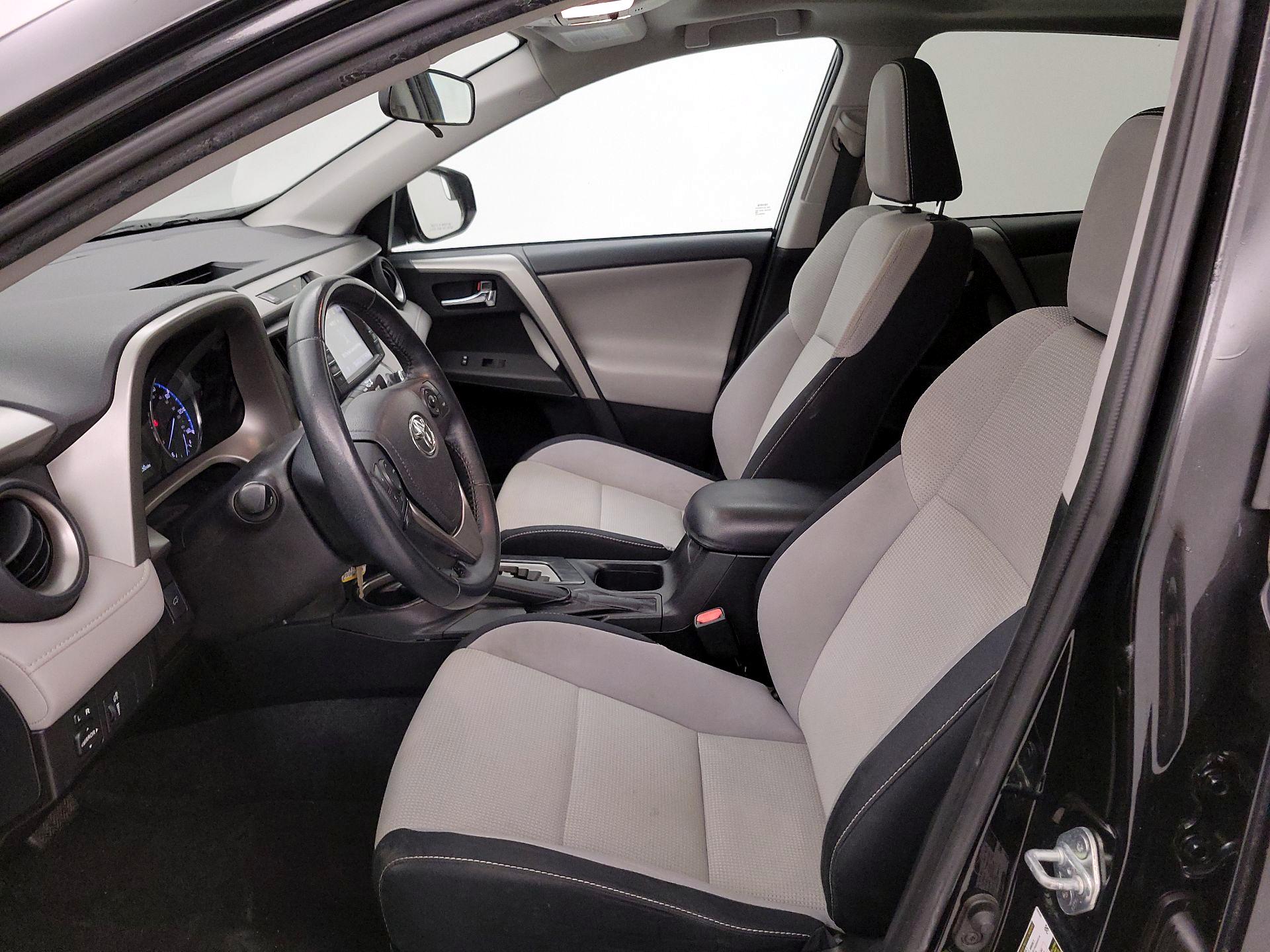 Thumbnail: 2016 Toyota RAV4 - 11