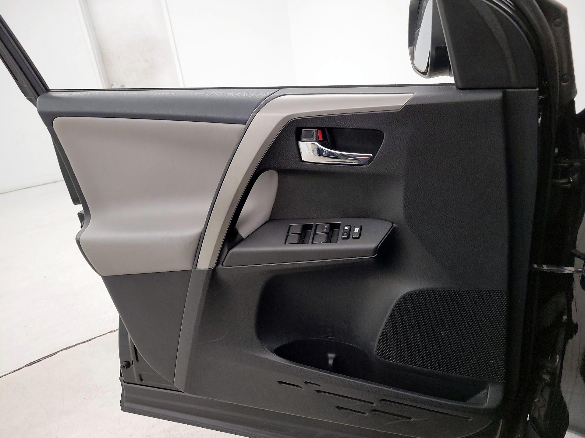 Thumbnail: 2016 Toyota RAV4 - 12