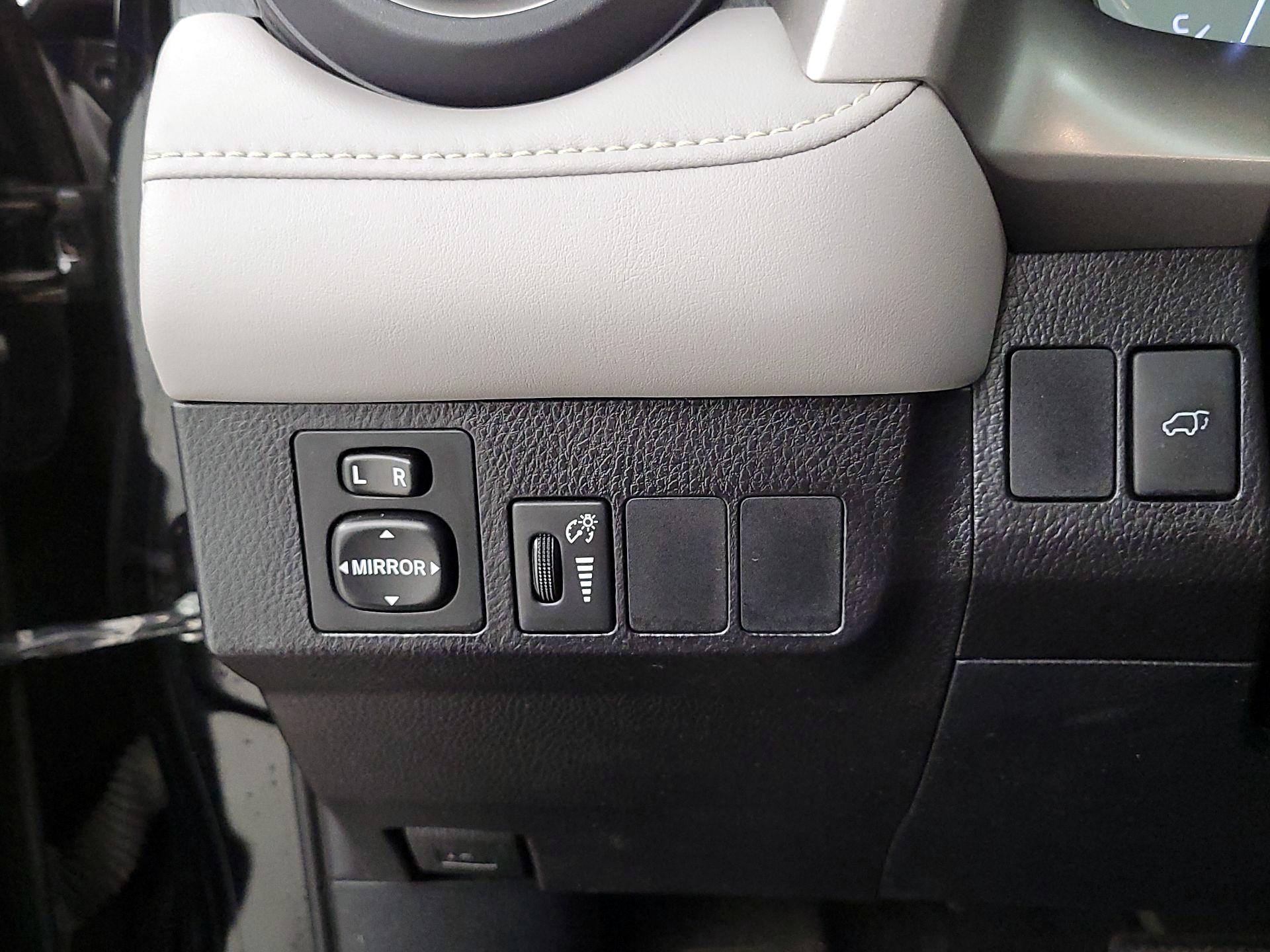 Thumbnail: 2016 Toyota RAV4 - 13