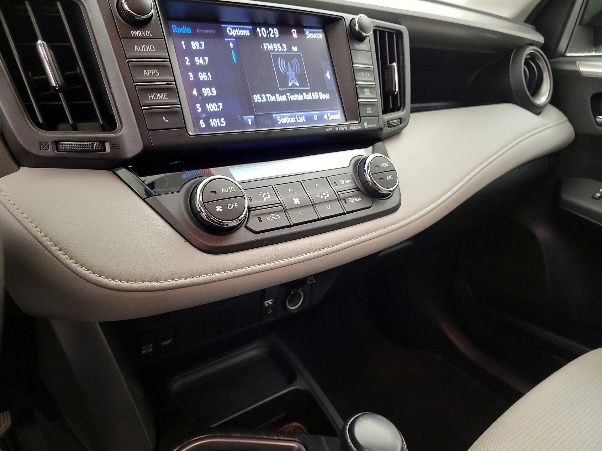 Thumbnail: 2016 Toyota RAV4 - 16