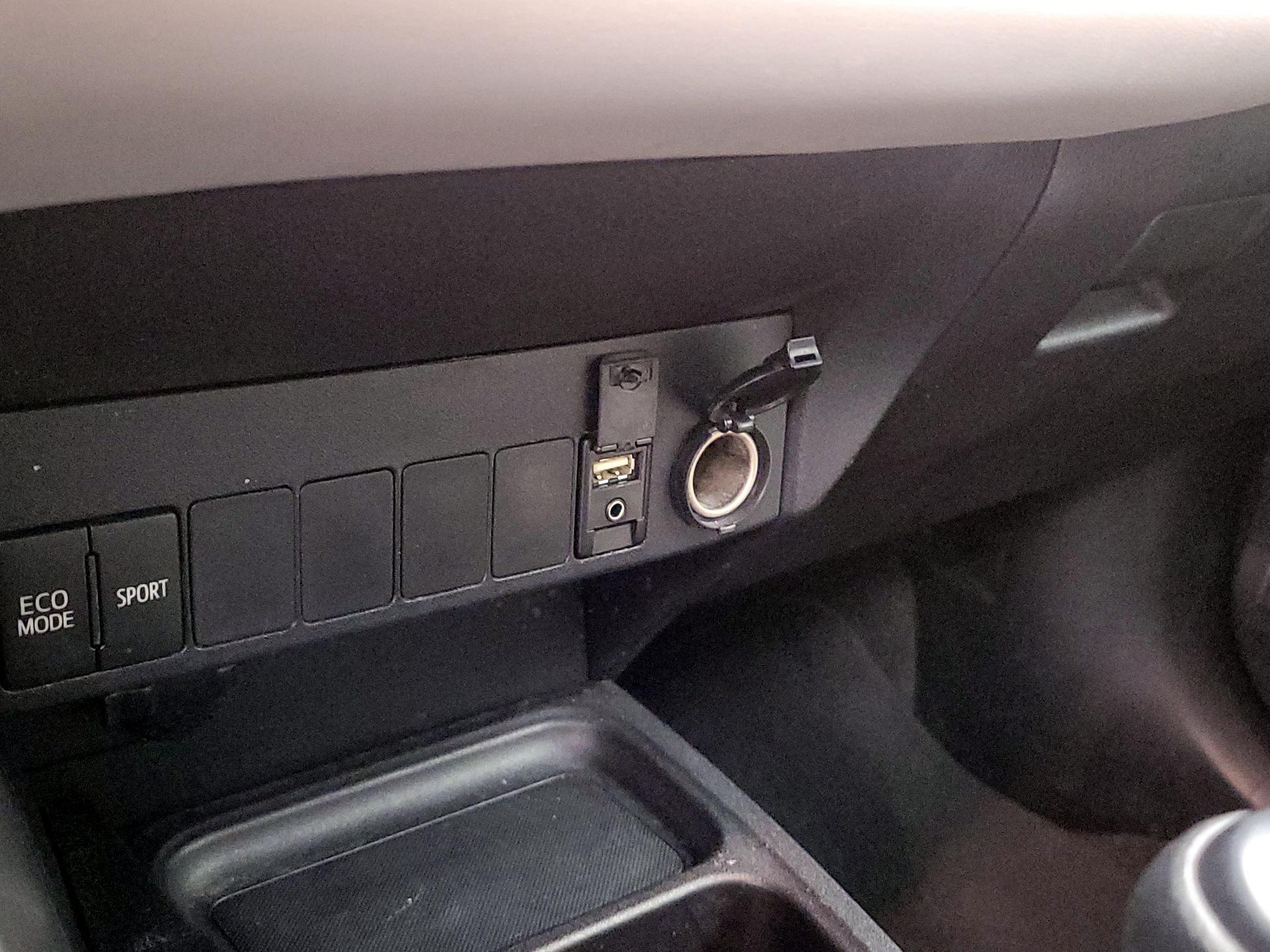 Thumbnail: 2016 Toyota RAV4 - 18