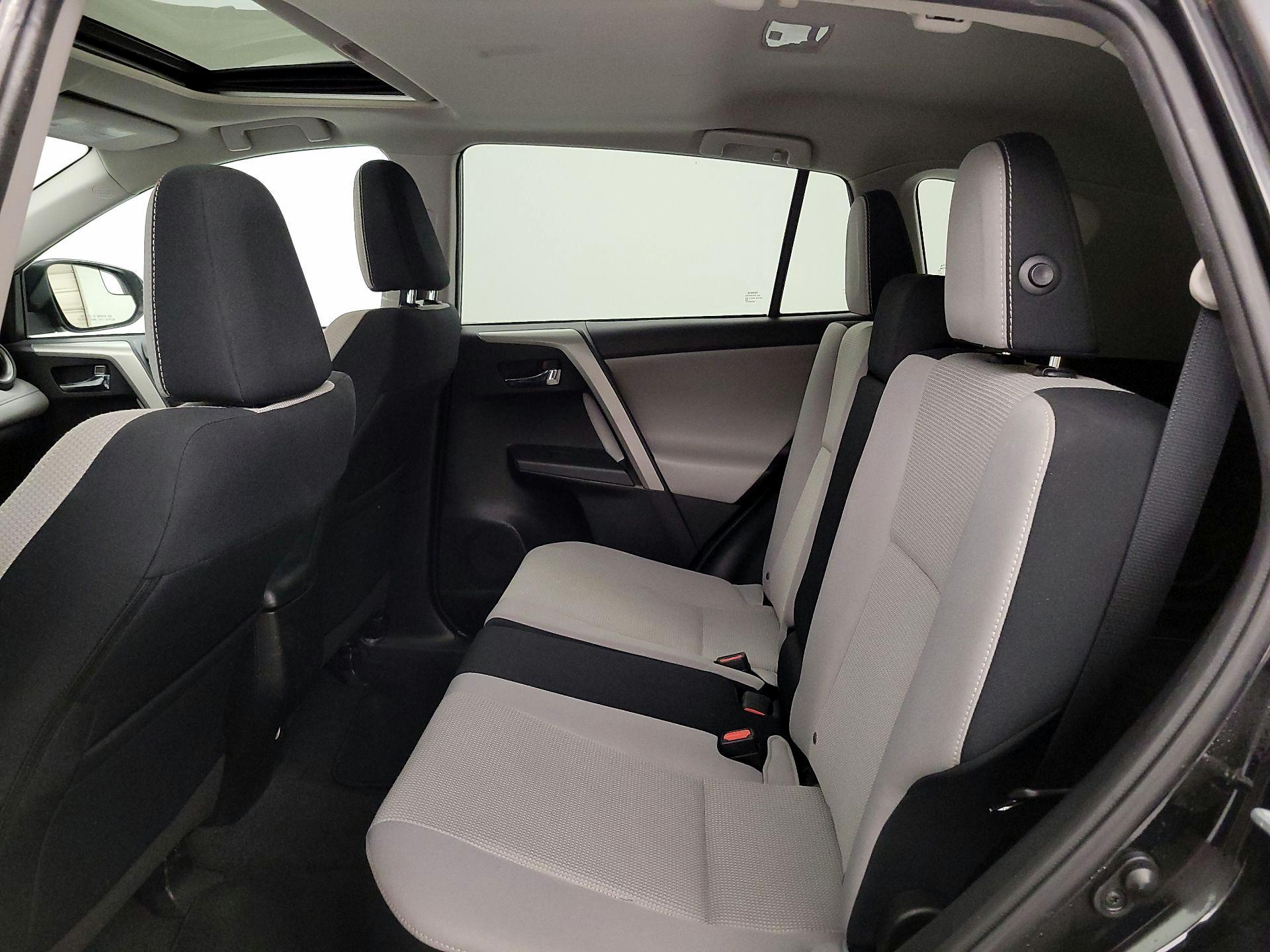 Thumbnail: 2016 Toyota RAV4 - 20