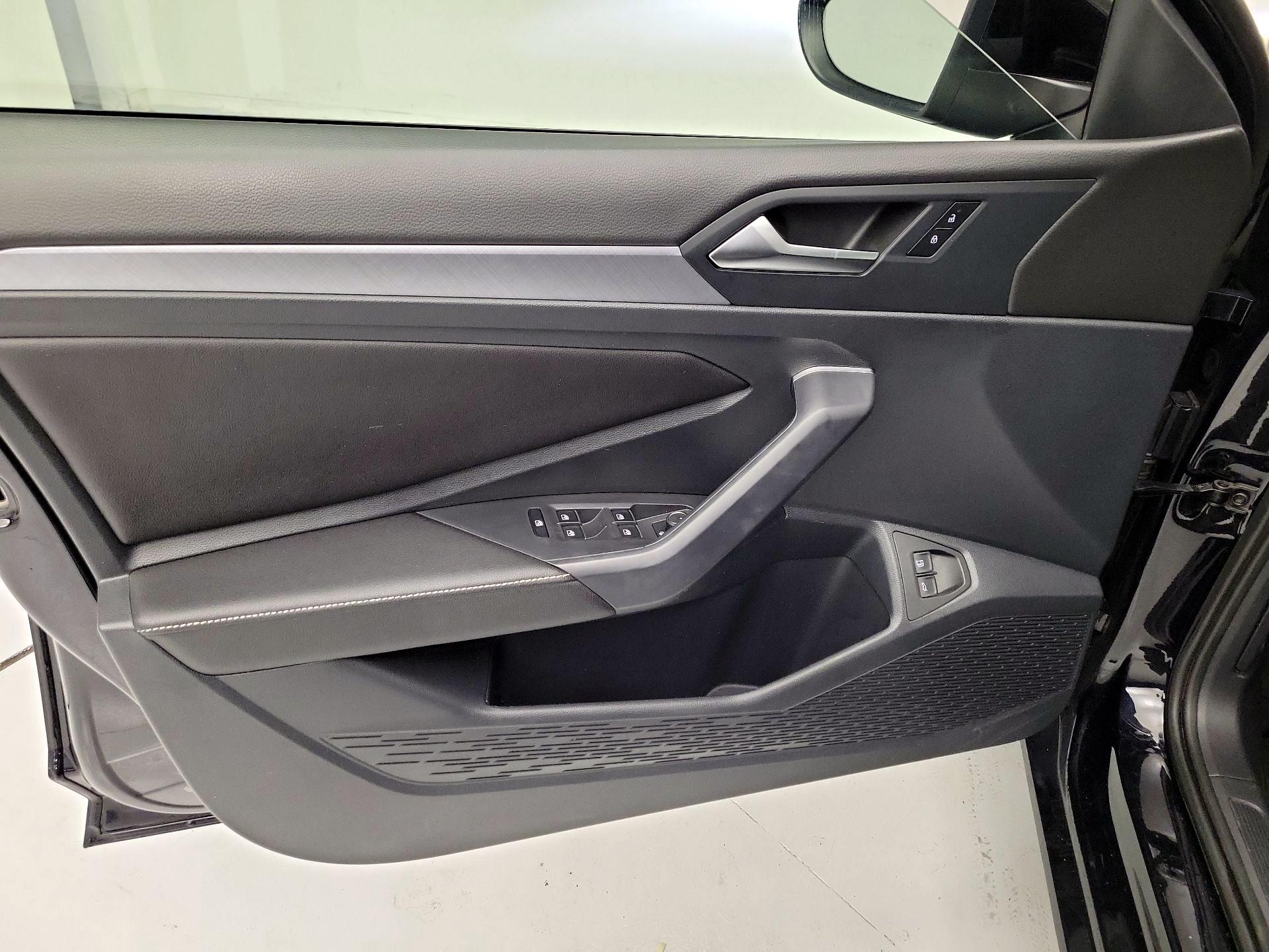 Thumbnail: 2023 Volkswagen Jetta - 12