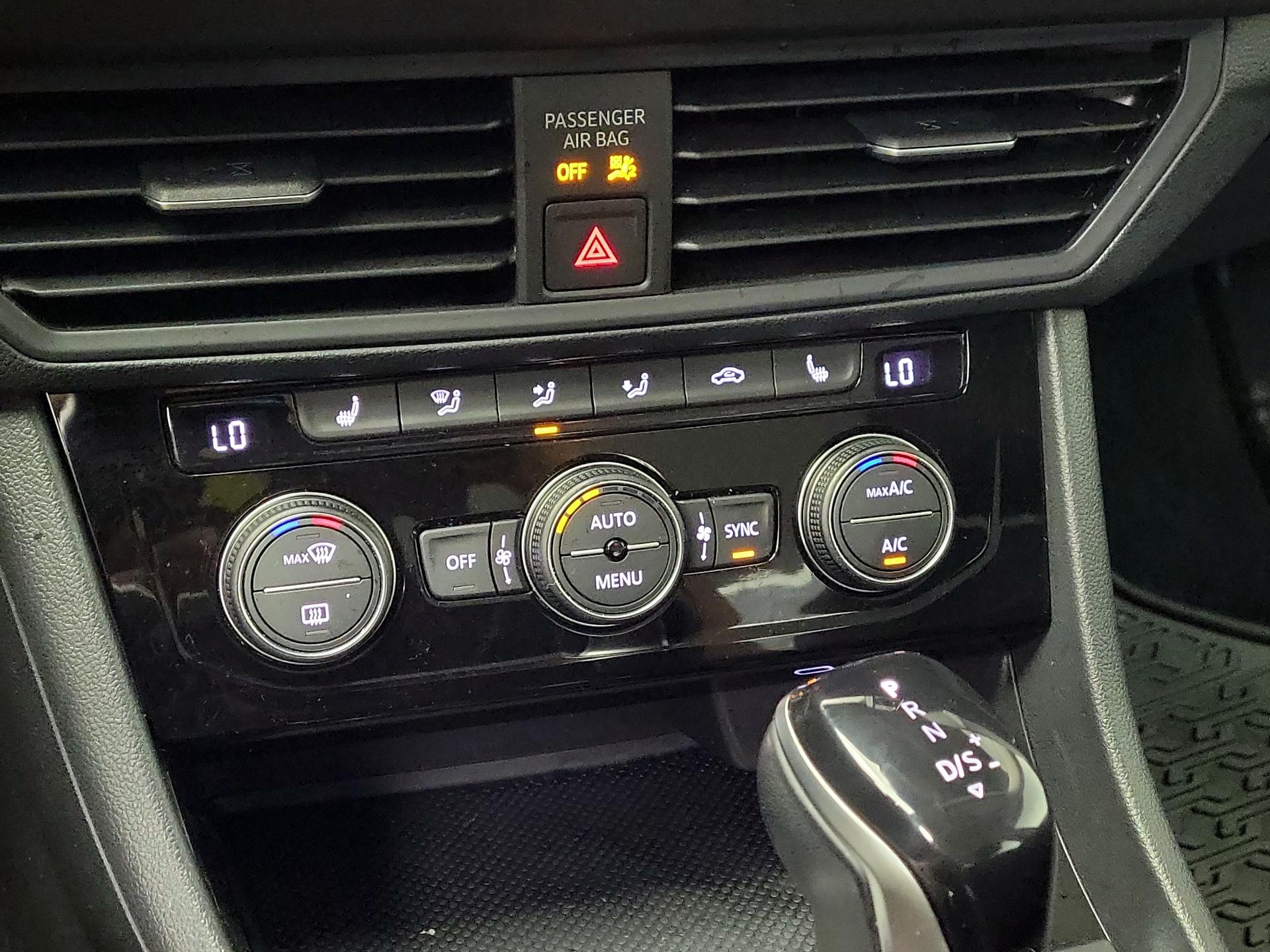 Thumbnail: 2023 Volkswagen Jetta - 16