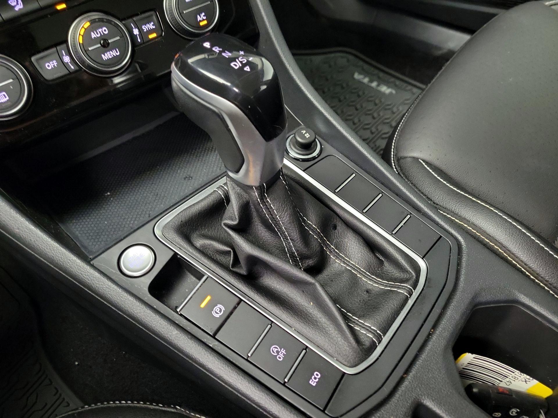 Thumbnail: 2023 Volkswagen Jetta - 17