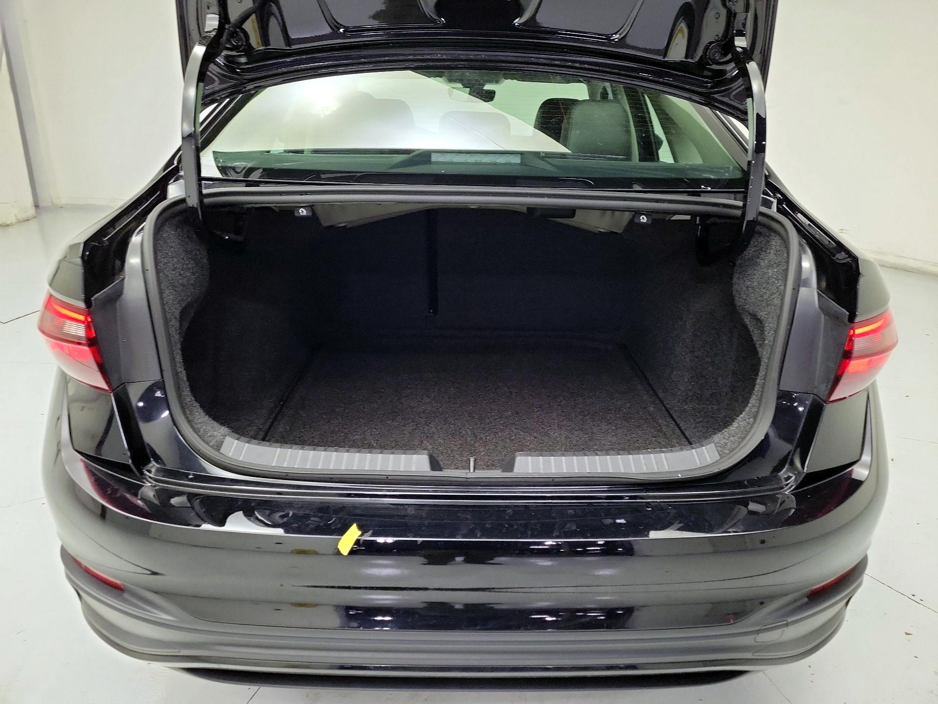 Thumbnail: 2023 Volkswagen Jetta - 20