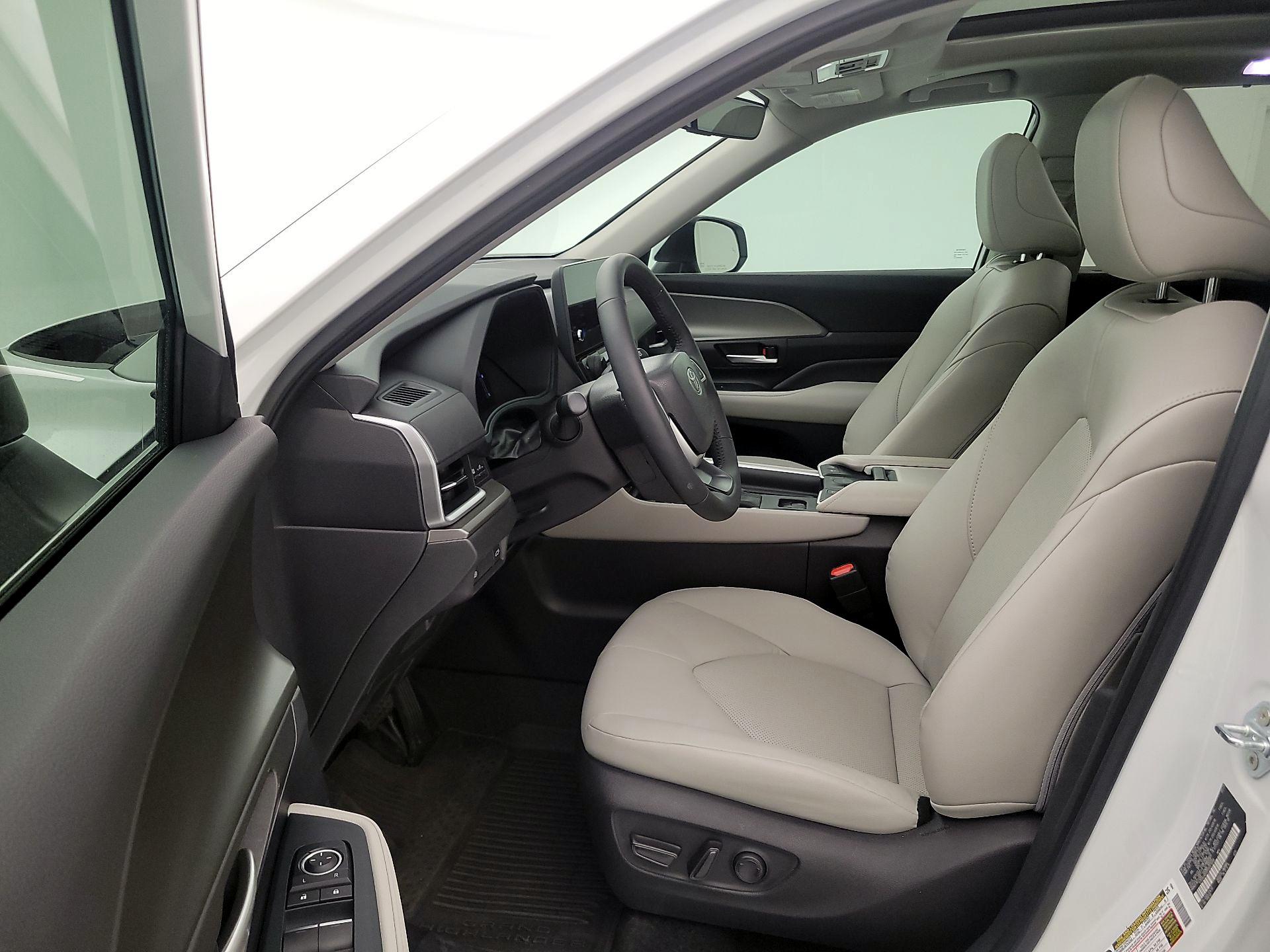 Thumbnail: 2025 Toyota Highlander - 11