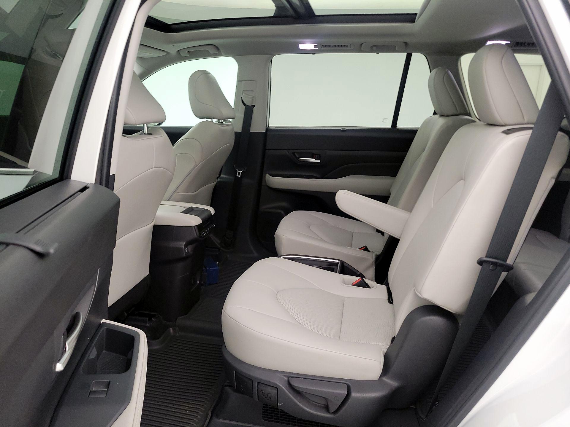 Thumbnail: 2025 Toyota Highlander - 20