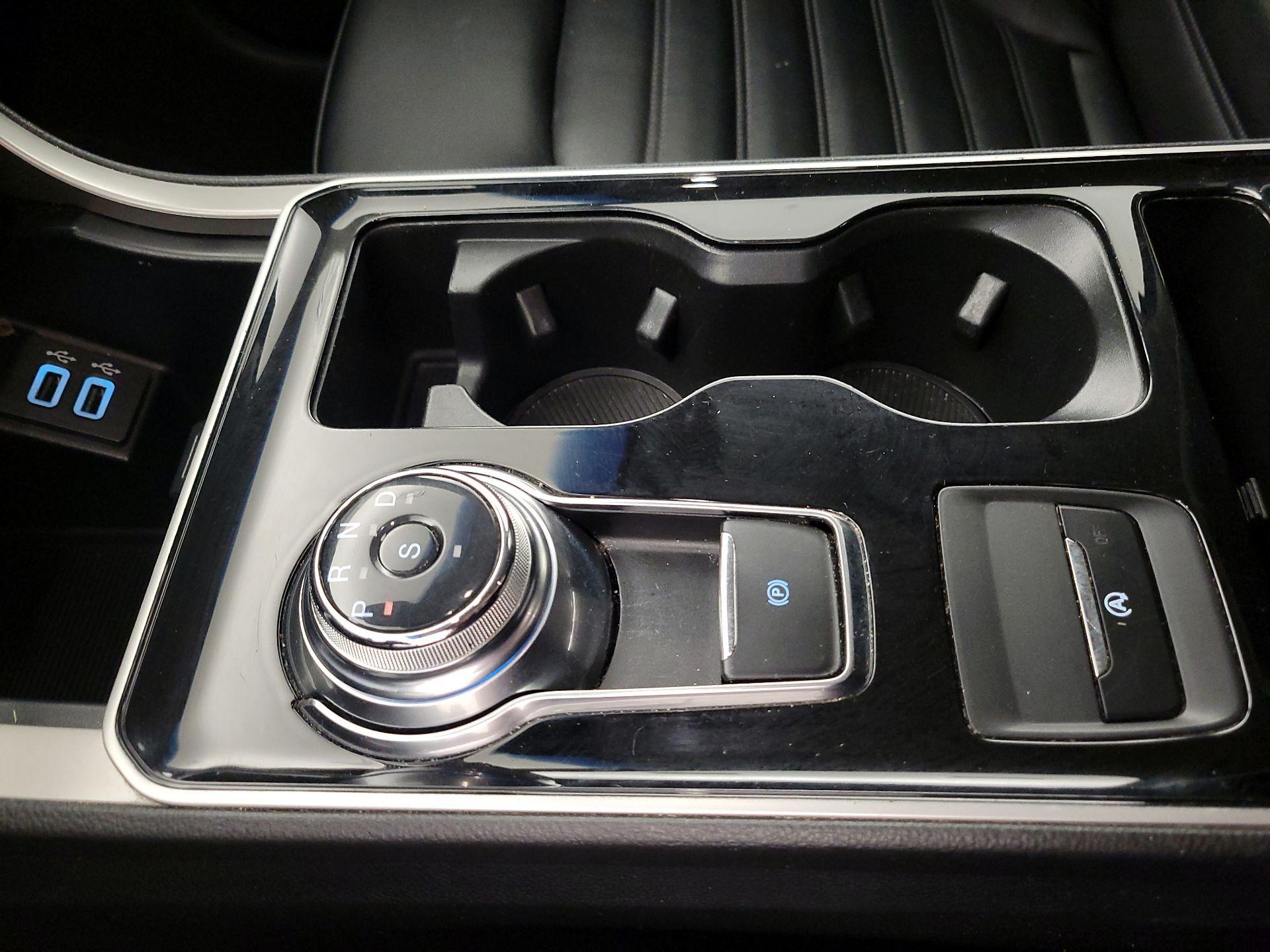 Thumbnail: 2020 Ford Edge - 17