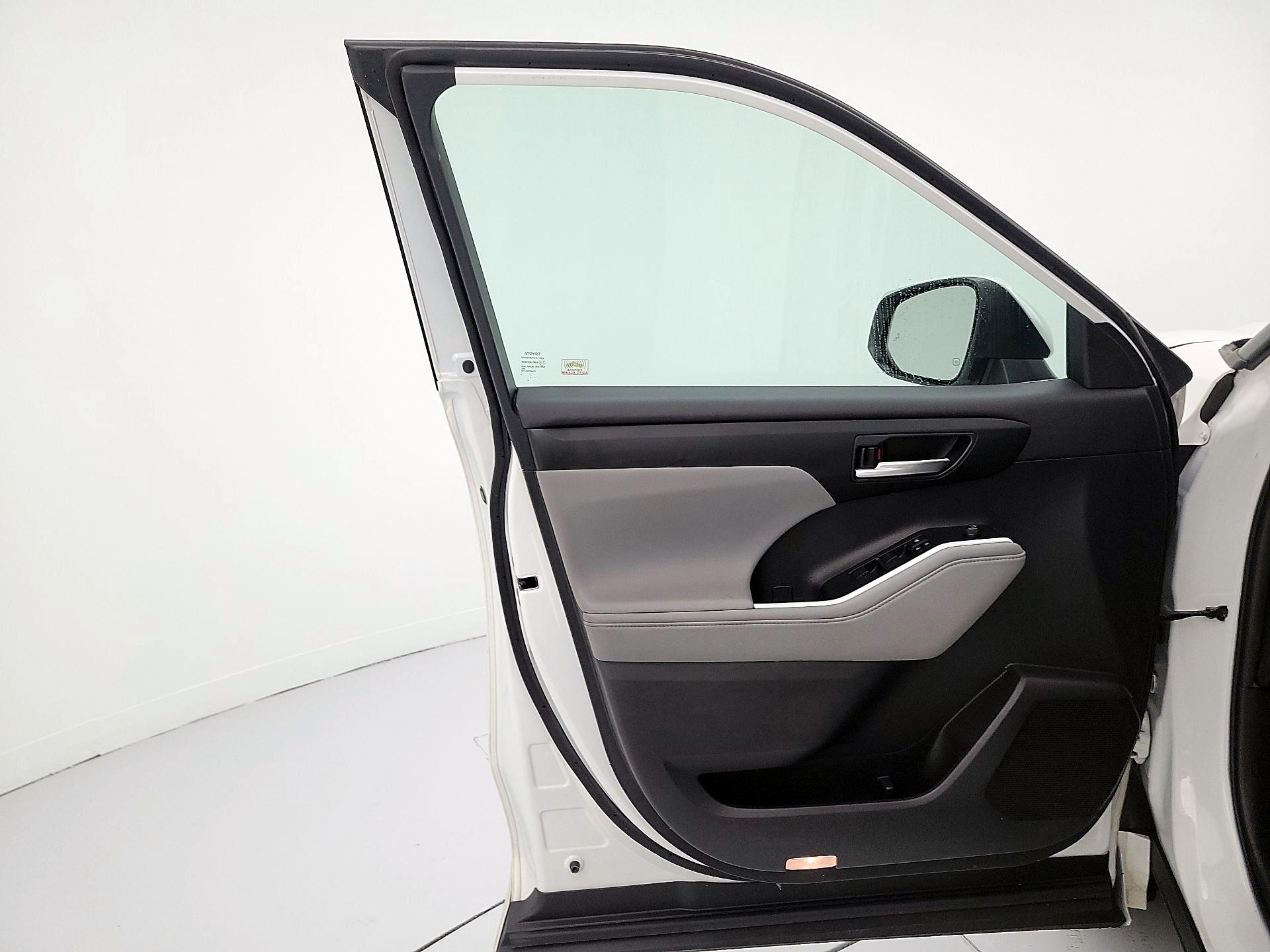 Thumbnail: 2020 Toyota Highlander - 12