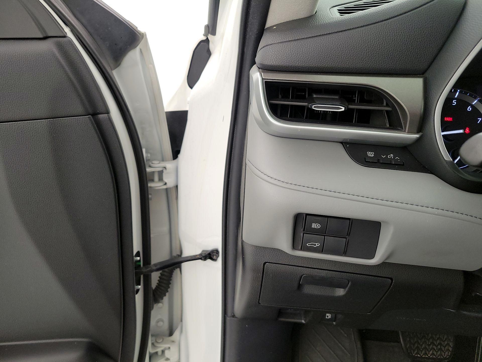 Thumbnail: 2020 Toyota Highlander - 13