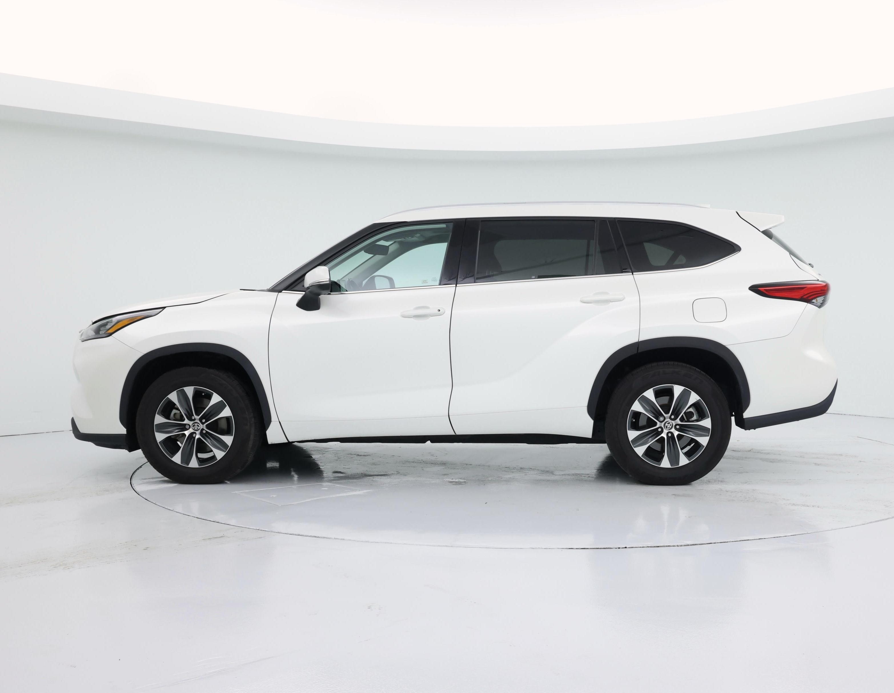 Thumbnail: 2020 Toyota Highlander - 3
