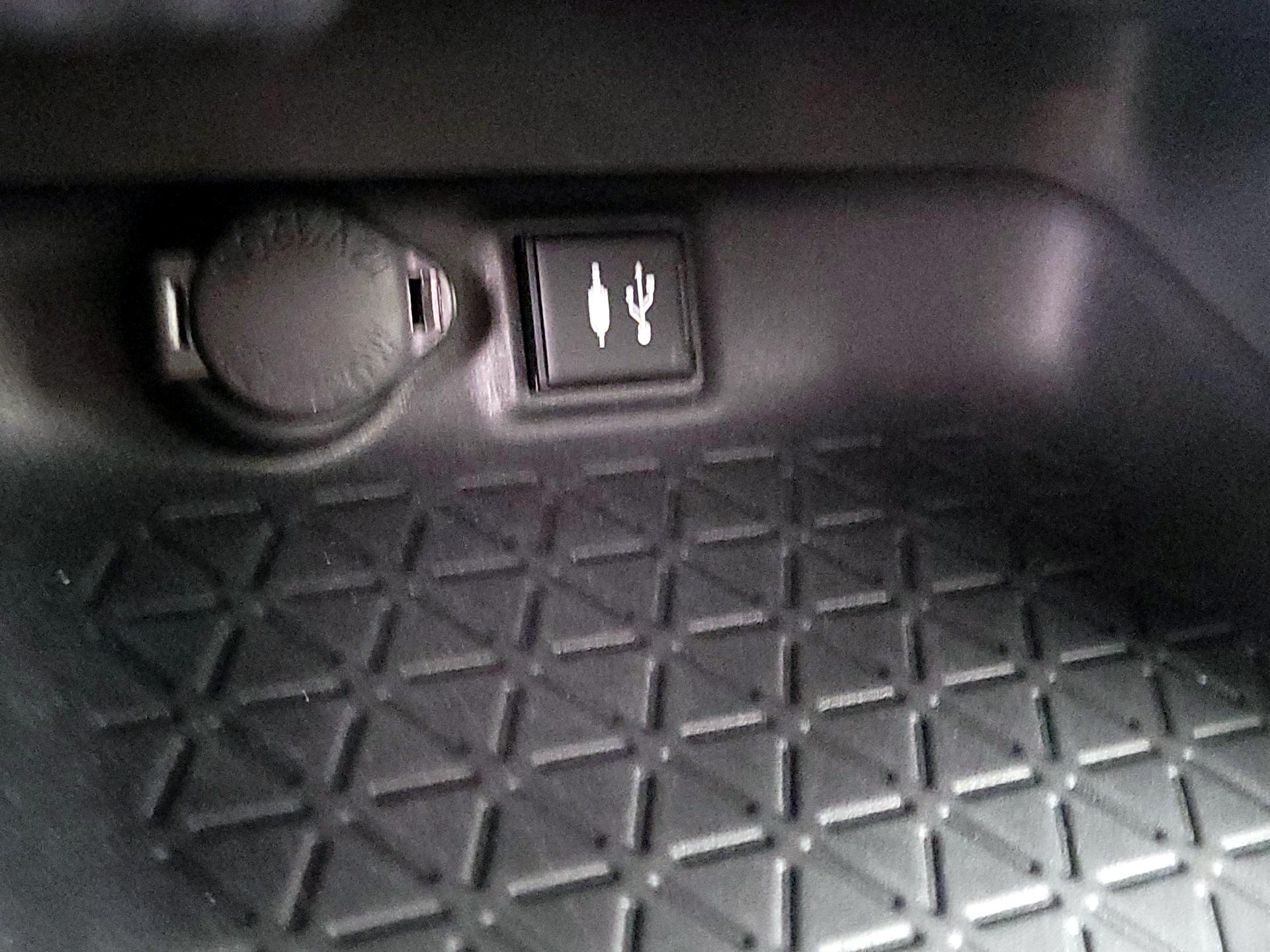 Thumbnail: 2019 Toyota RAV4 - 18