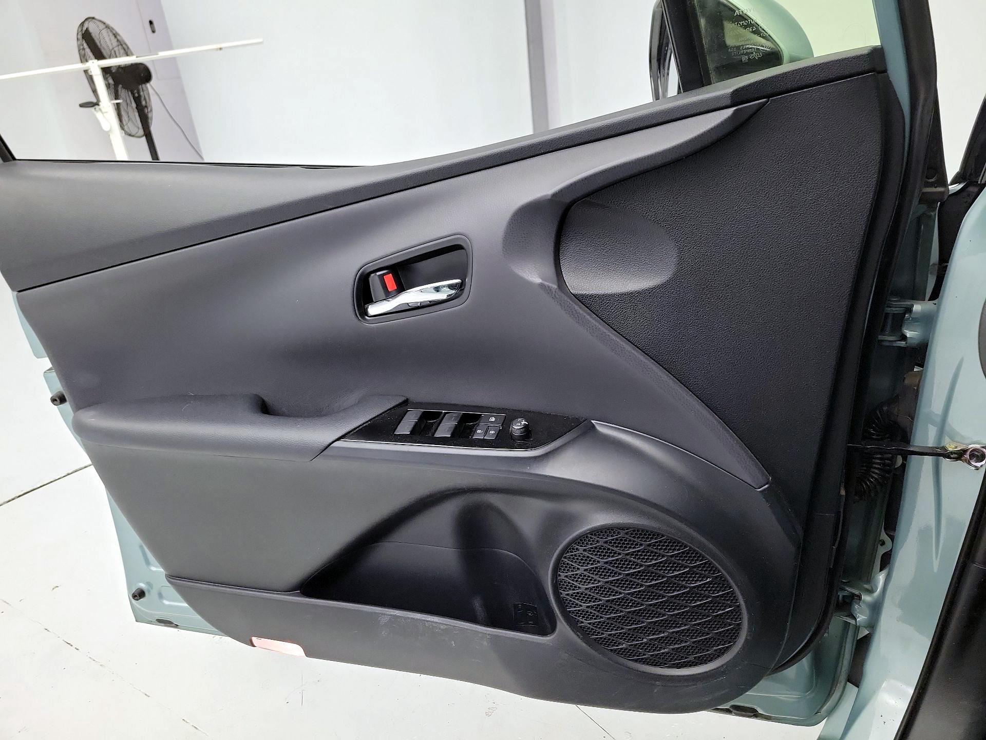 Thumbnail: 2019 Toyota Prius - 12