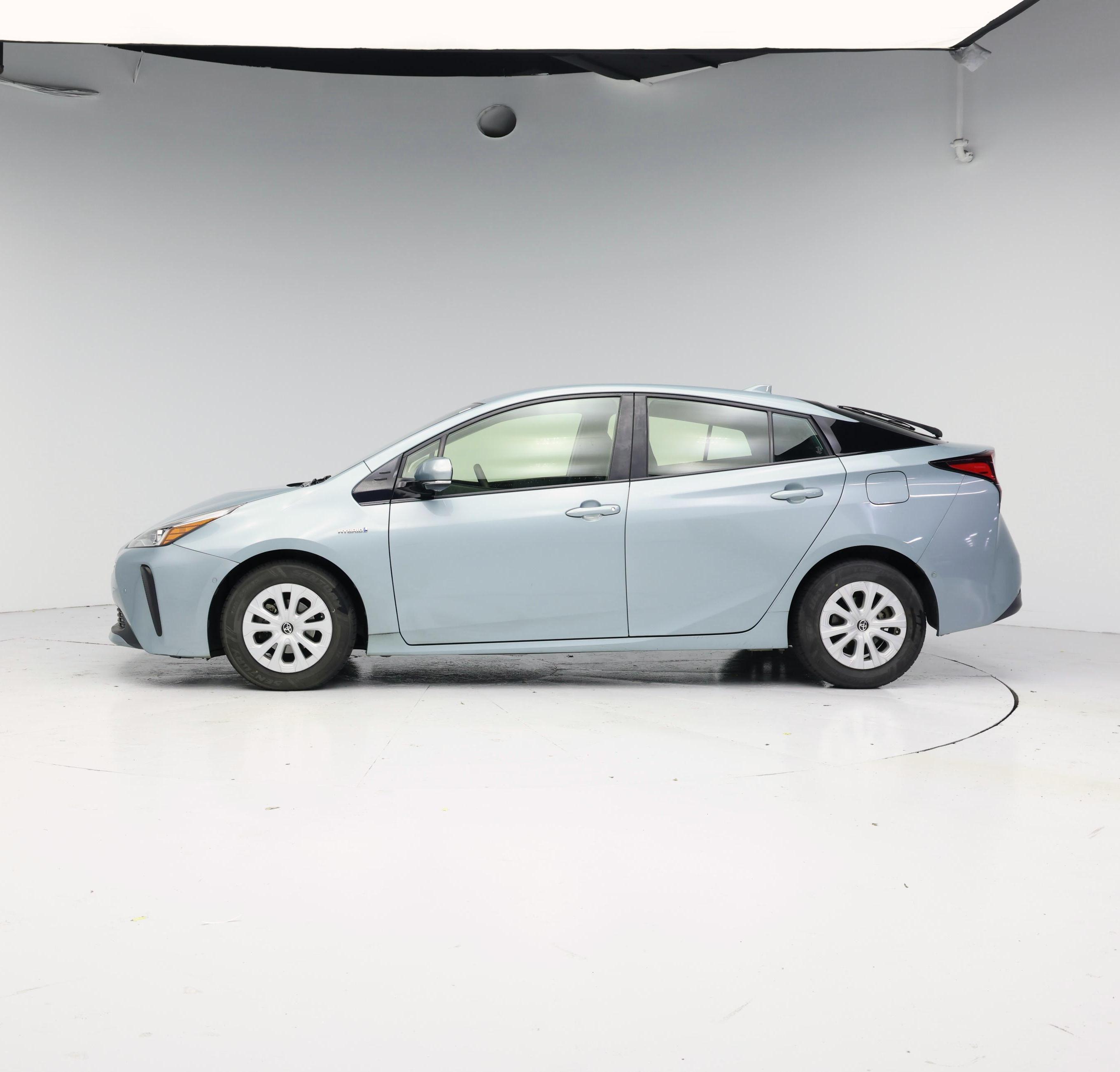 Thumbnail: 2019 Toyota Prius - 3