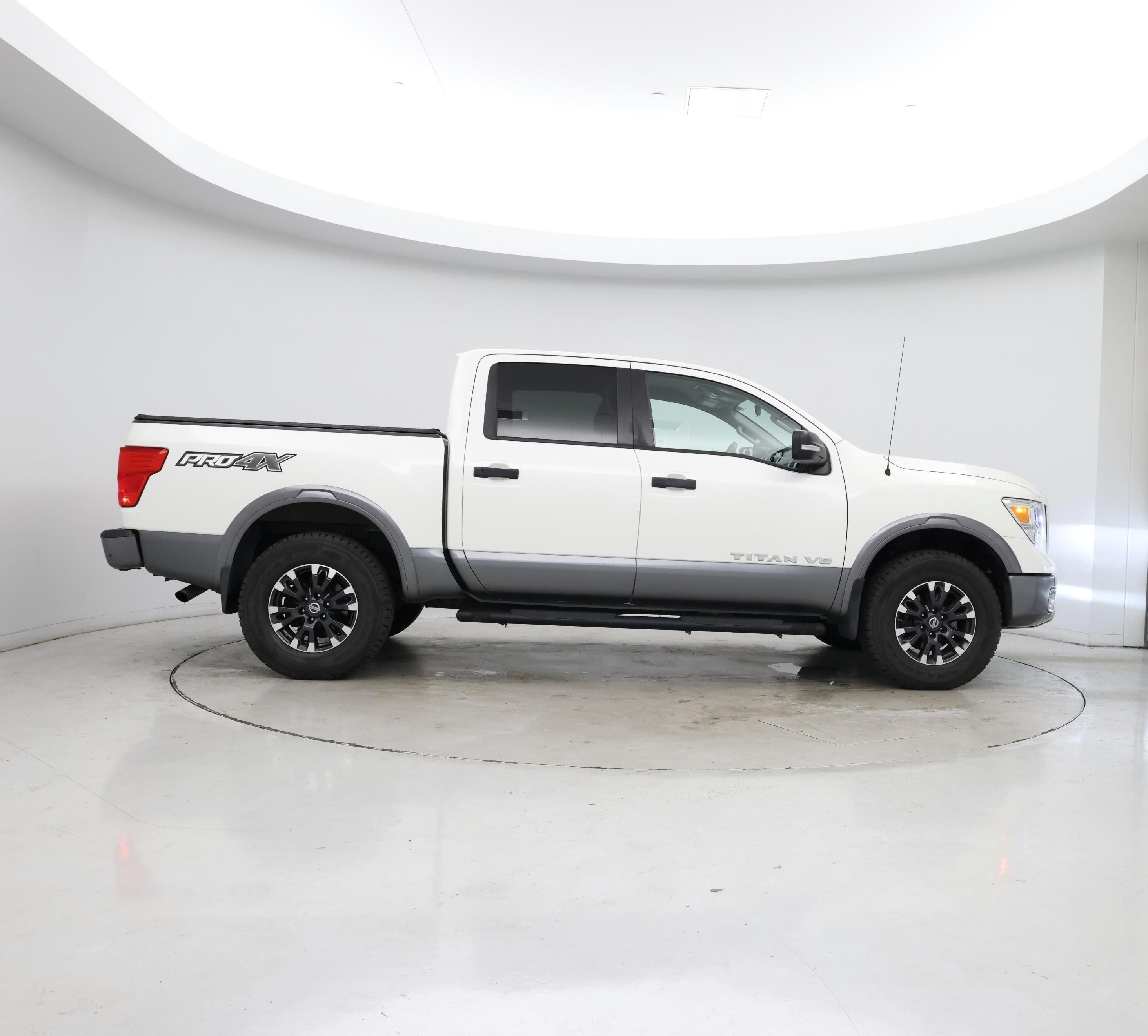 Thumbnail: 2018 Nissan Titan - 7