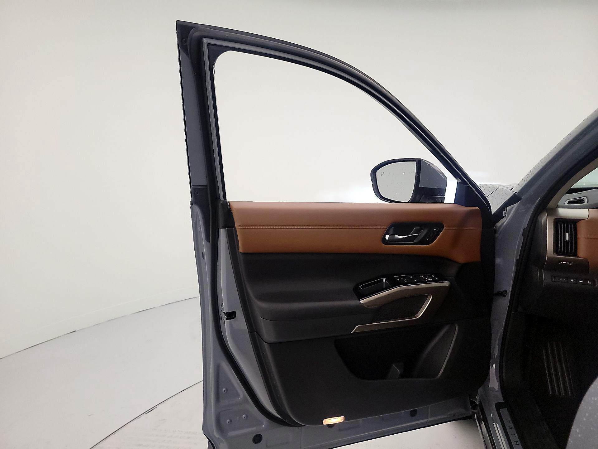 Thumbnail: 2022 Nissan Pathfinder - 12