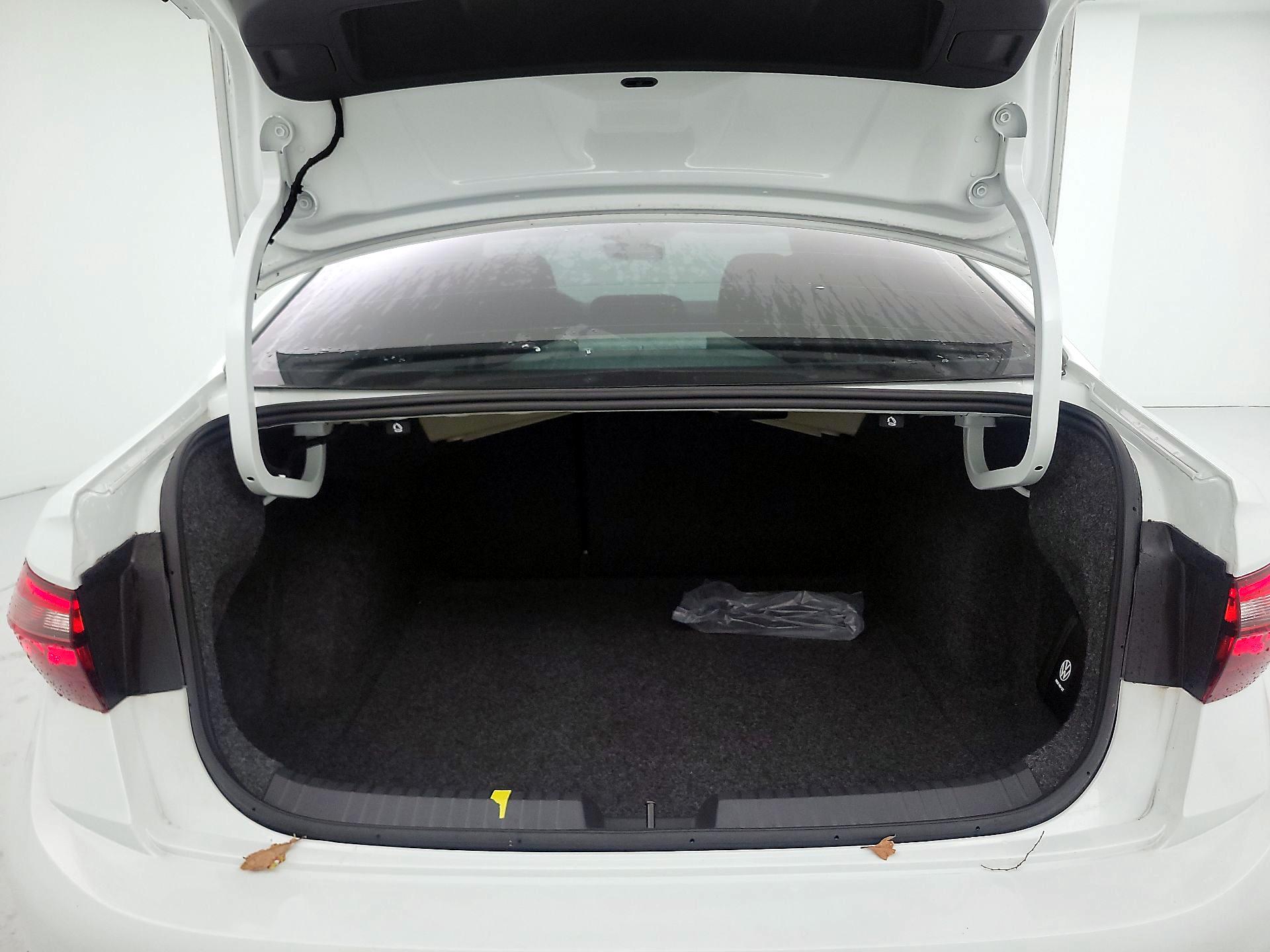 Thumbnail: 2025 Volkswagen Jetta - 20