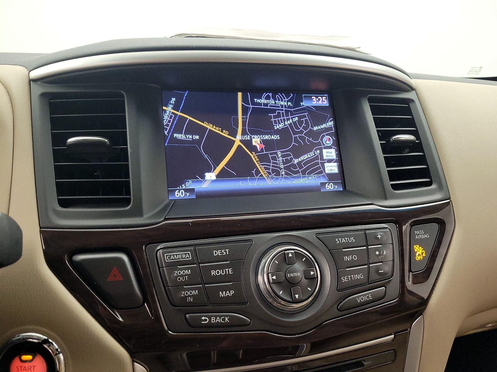 Thumbnail: 2016 Nissan Pathfinder - 14