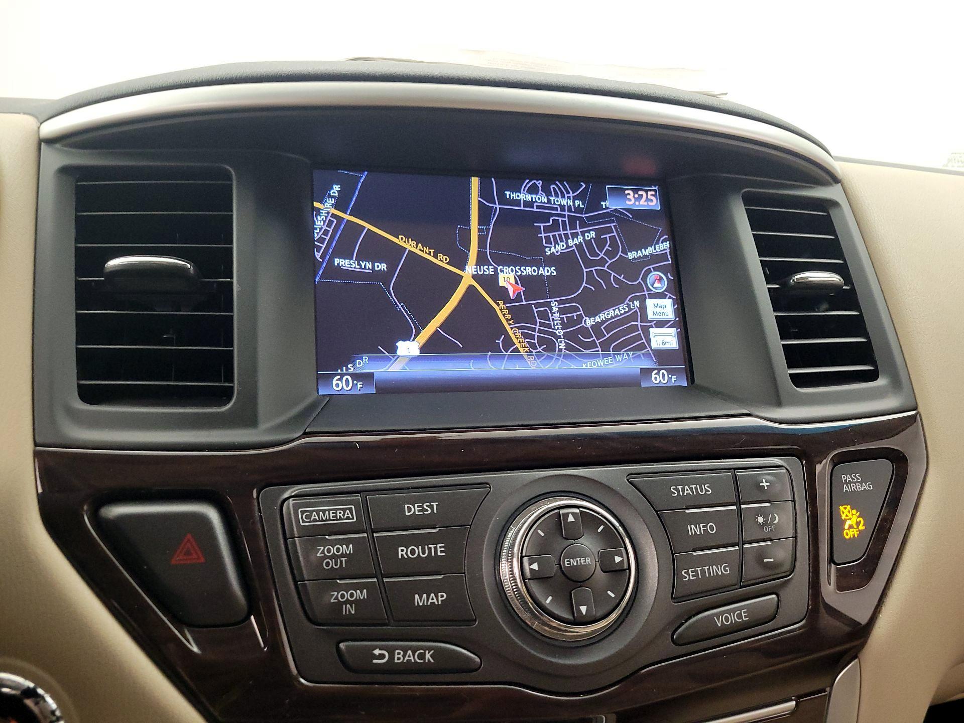 Thumbnail: 2016 Nissan Pathfinder - 16
