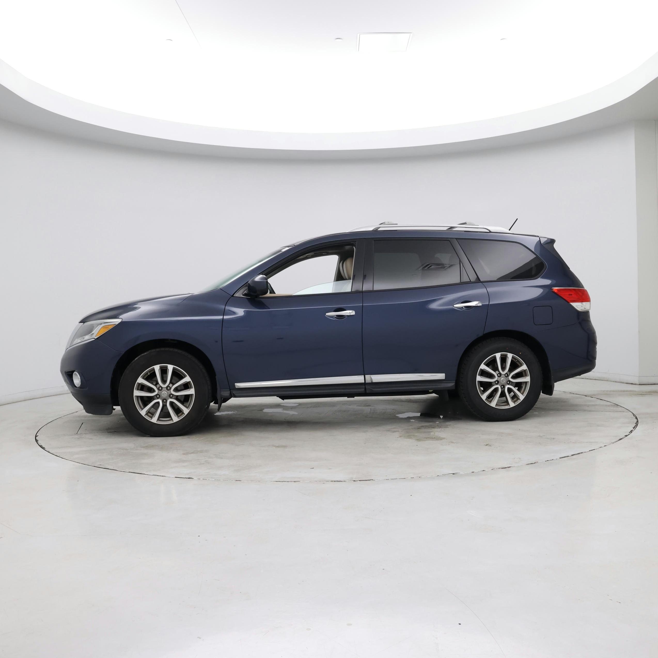 Thumbnail: 2016 Nissan Pathfinder - 2