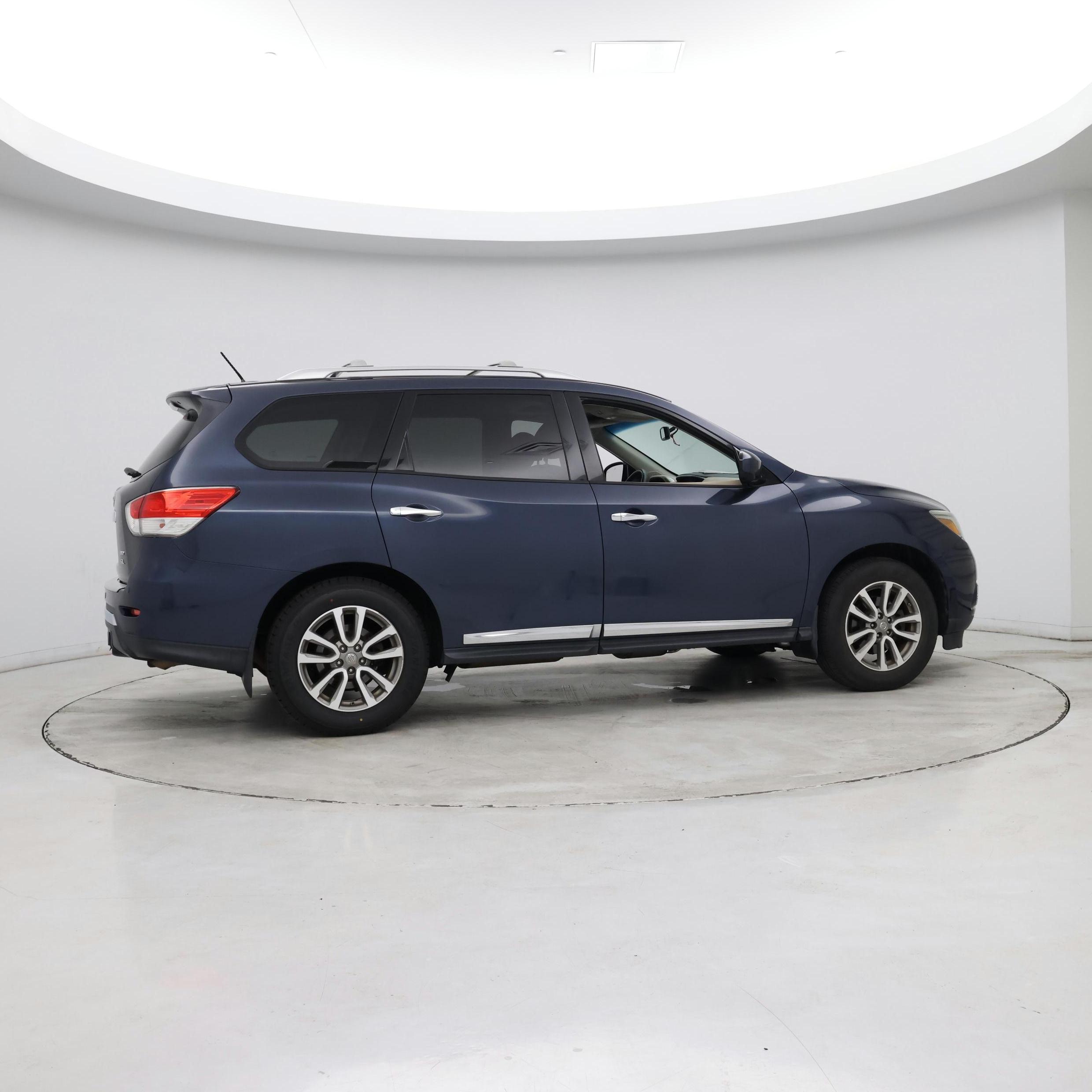 Thumbnail: 2016 Nissan Pathfinder - 8