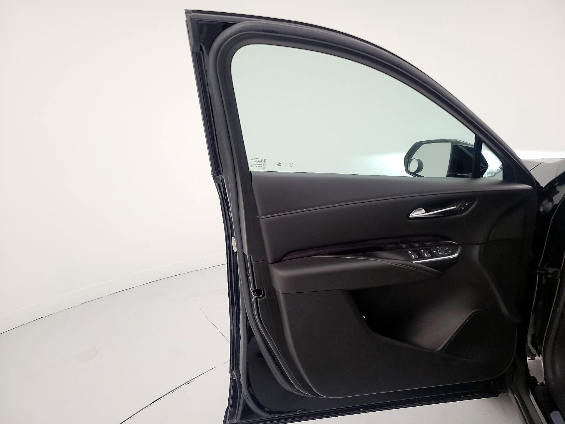 Thumbnail: 2021 Cadillac XT4 - 12