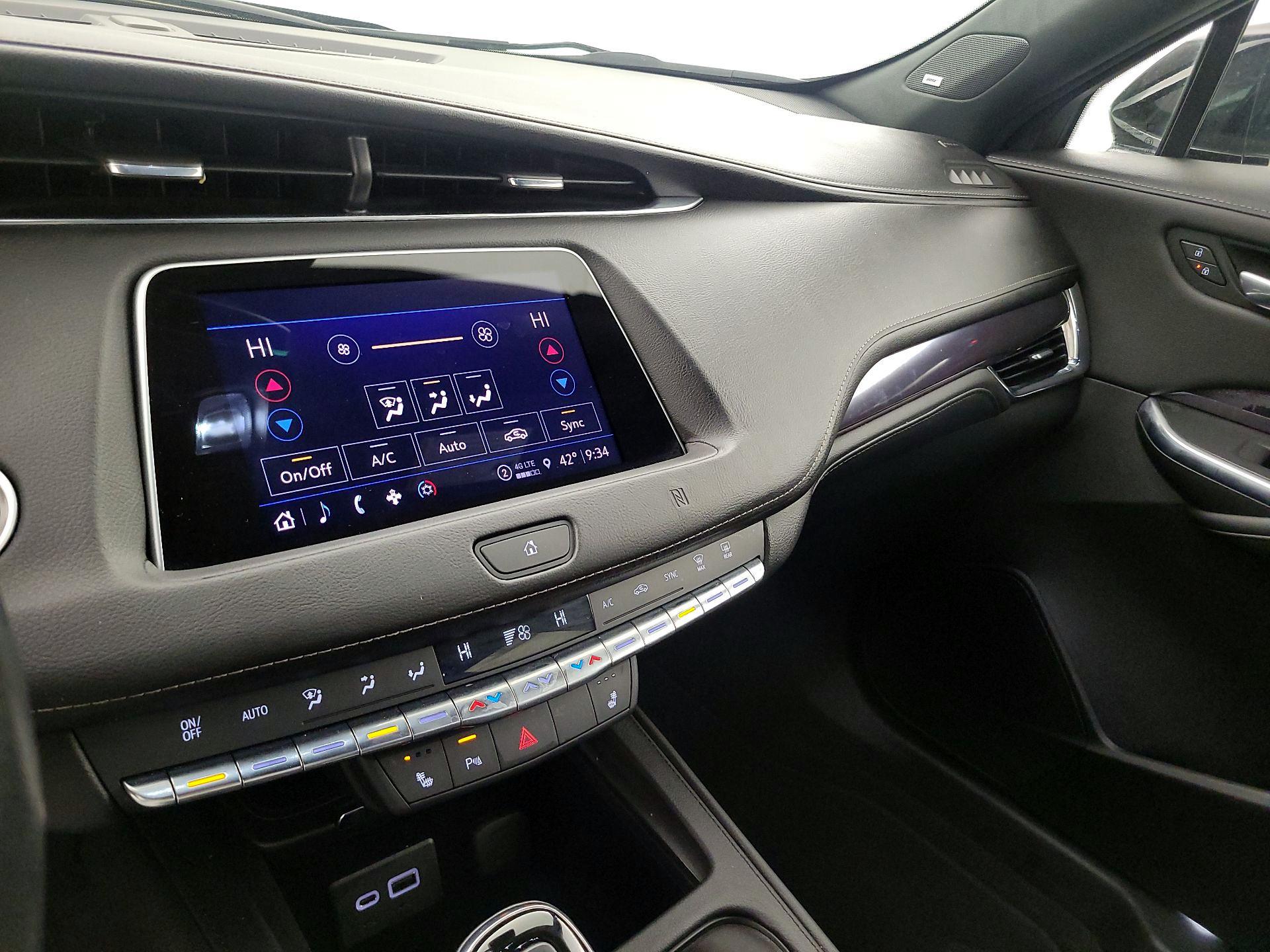 Thumbnail: 2021 Cadillac XT4 - 16