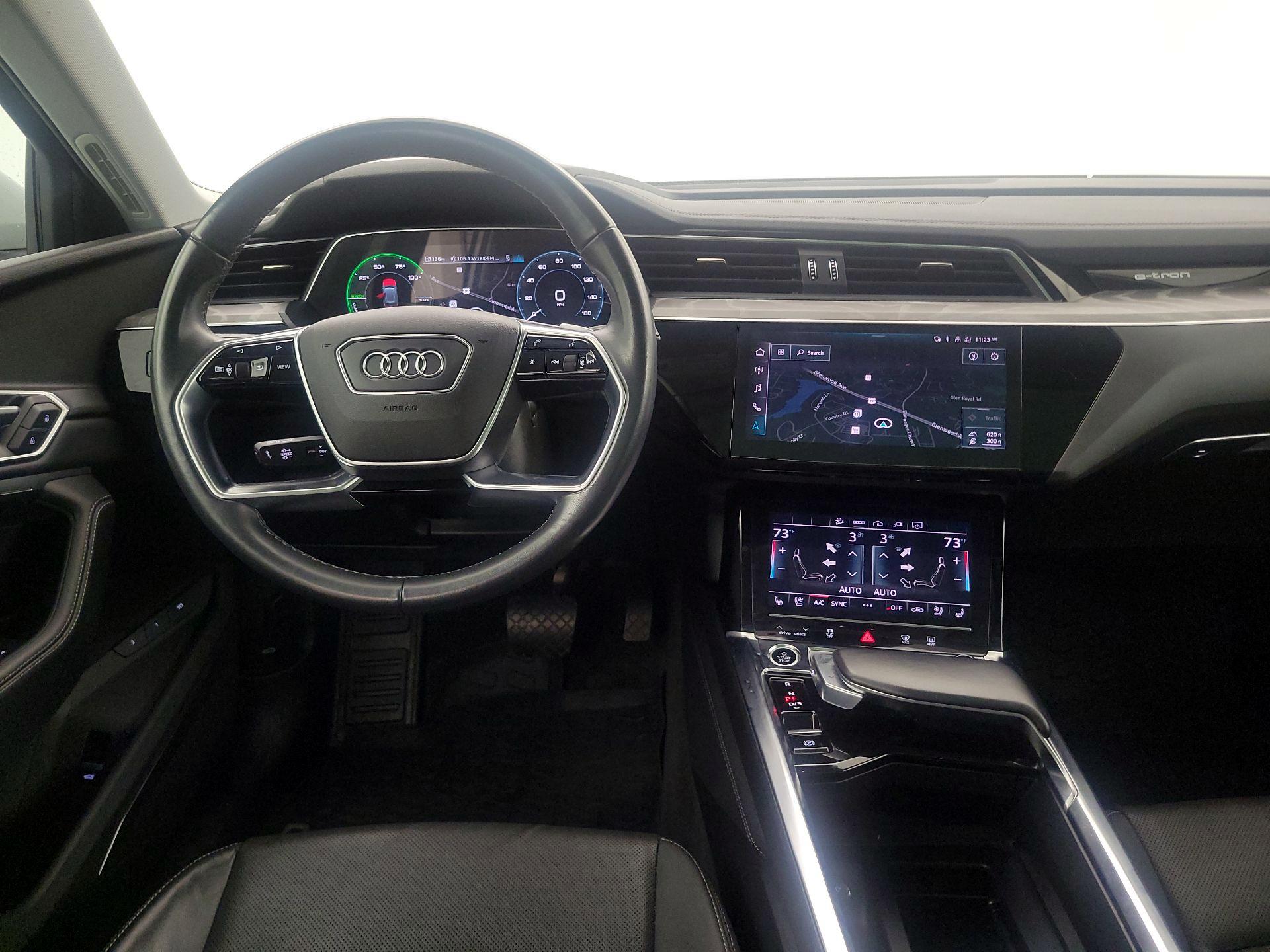 Thumbnail: 2023 Audi e-tron - 10