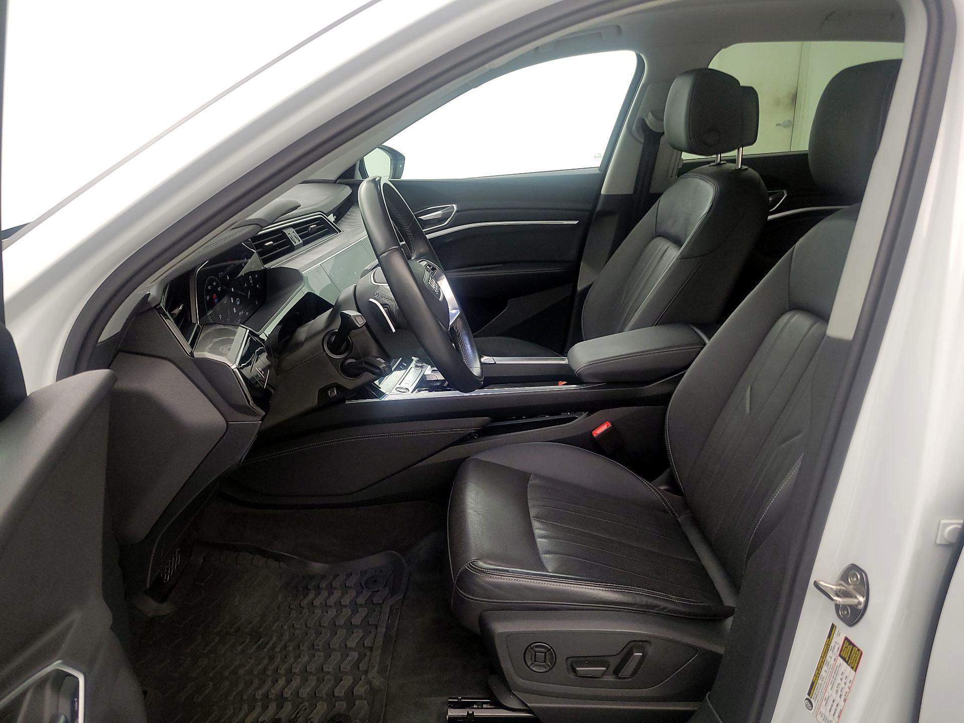 Thumbnail: 2023 Audi e-tron - 11