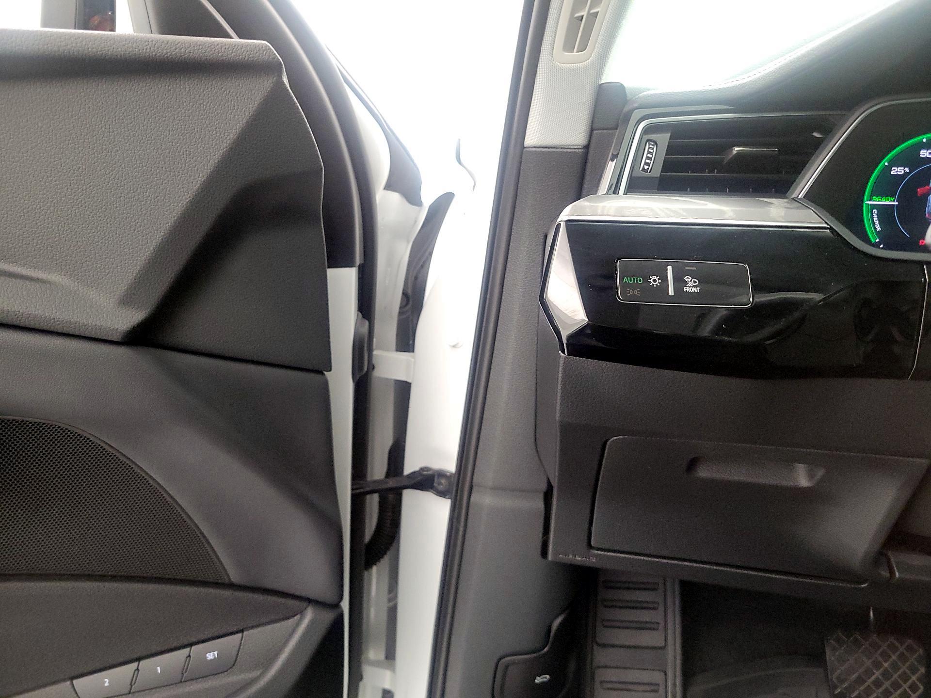 Thumbnail: 2023 Audi e-tron - 13