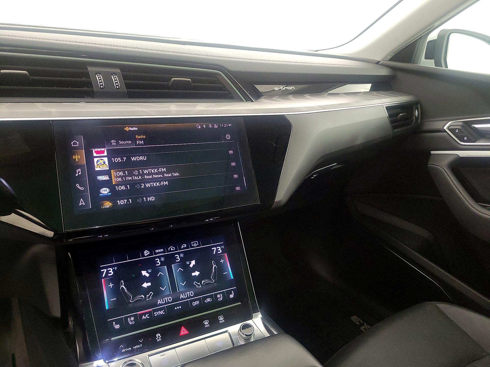 Thumbnail: 2023 Audi e-tron - 16