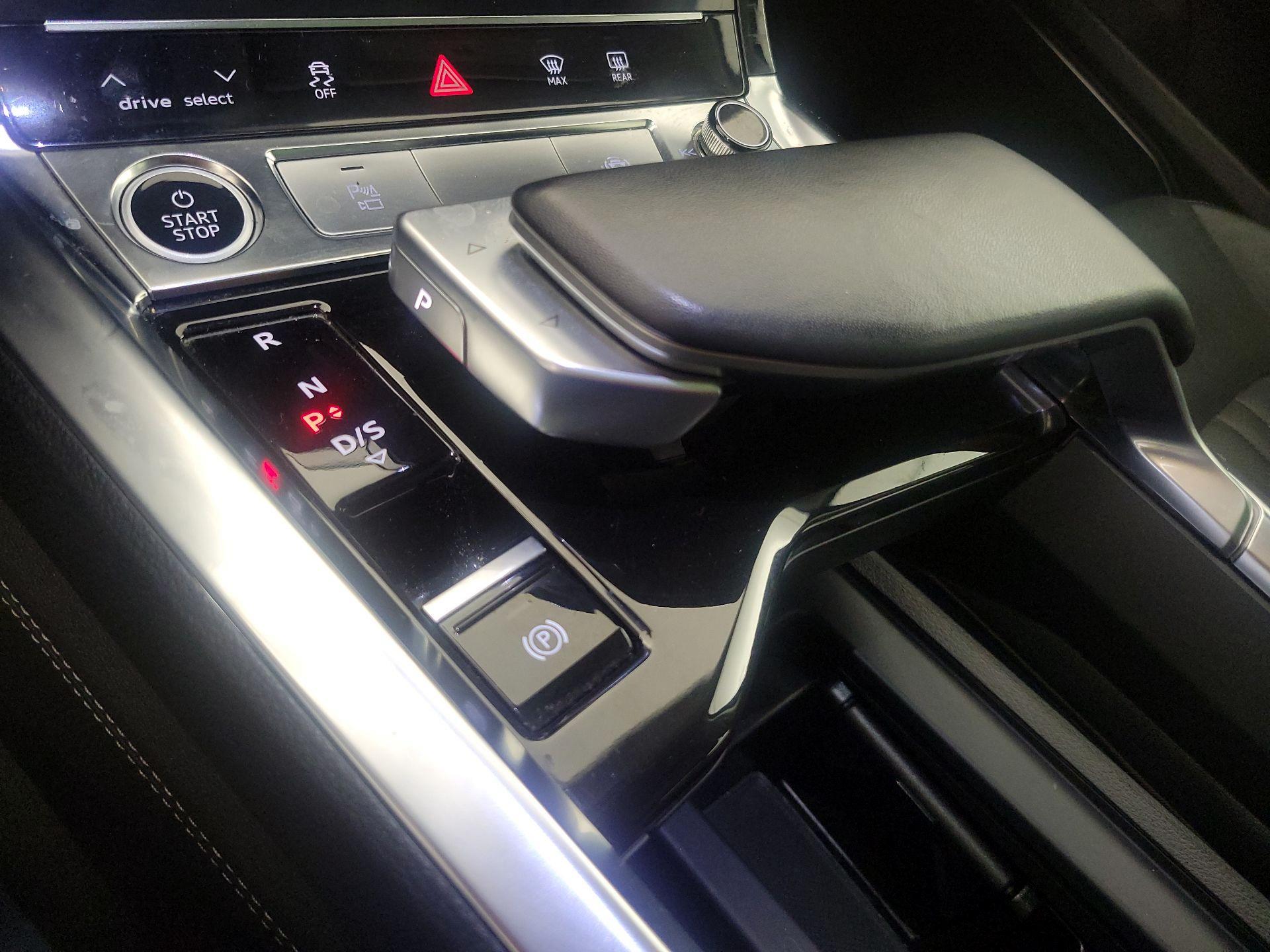 Thumbnail: 2023 Audi e-tron - 18