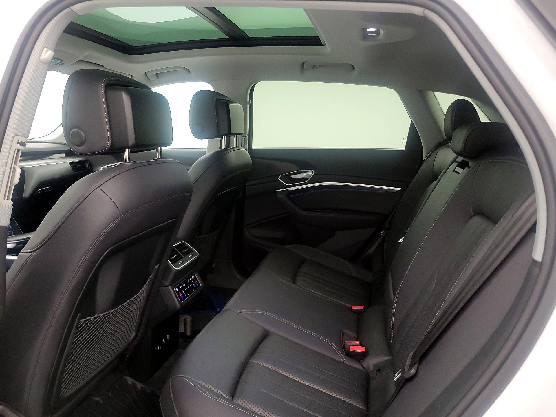 Thumbnail: 2023 Audi e-tron - 20