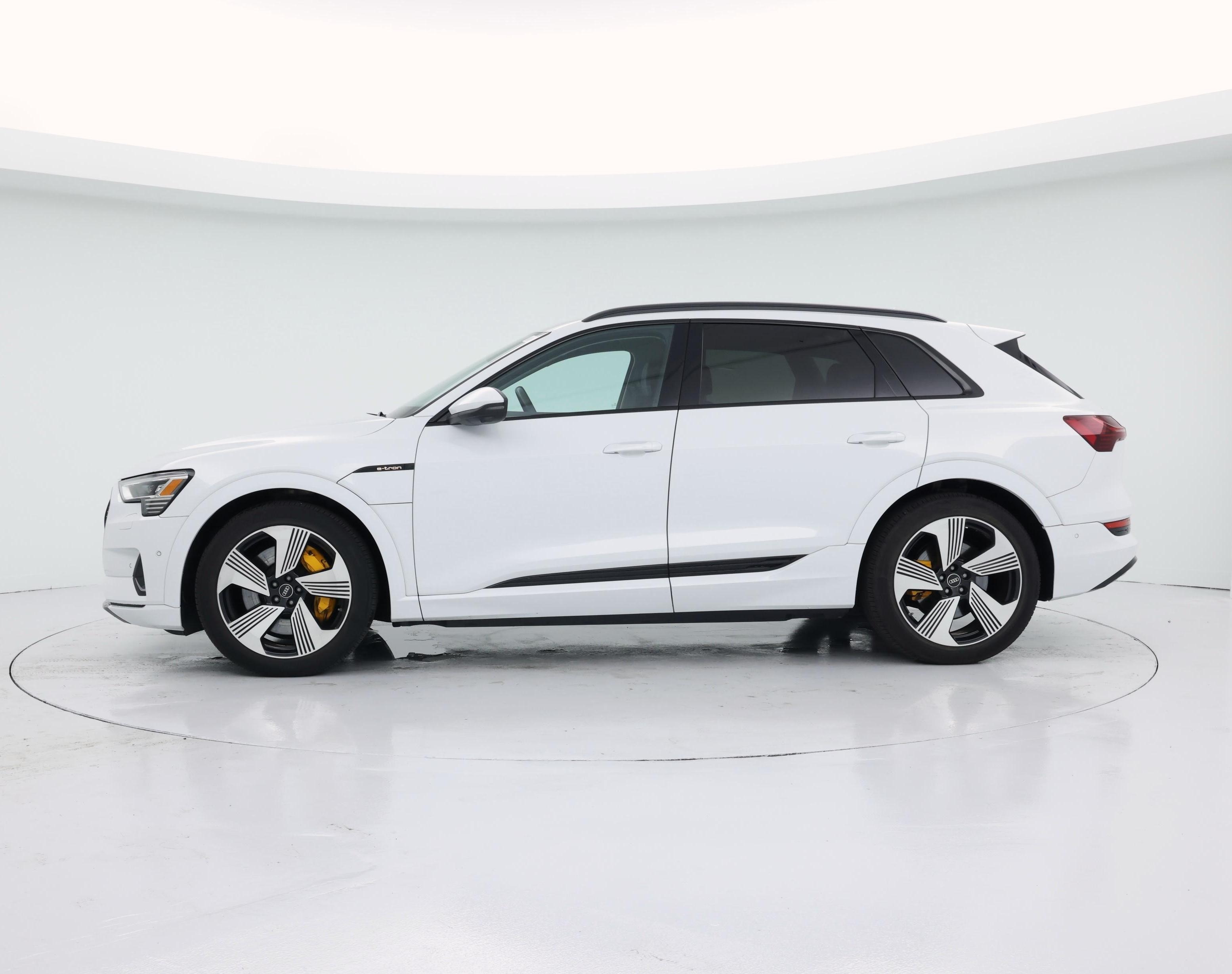 Thumbnail: 2023 Audi e-tron - 3