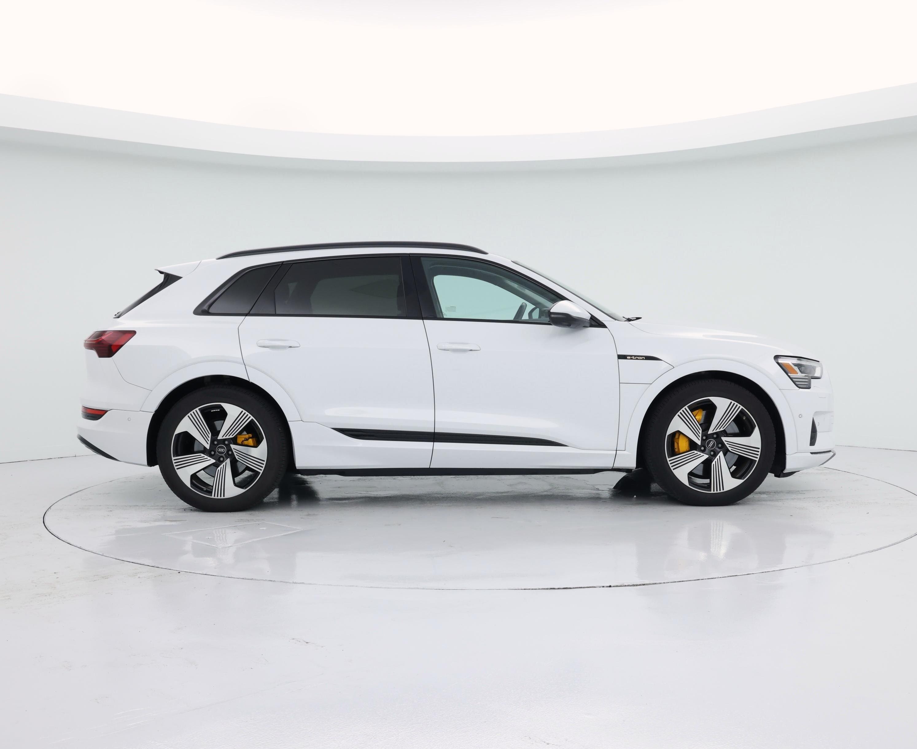 Thumbnail: 2023 Audi e-tron - 7