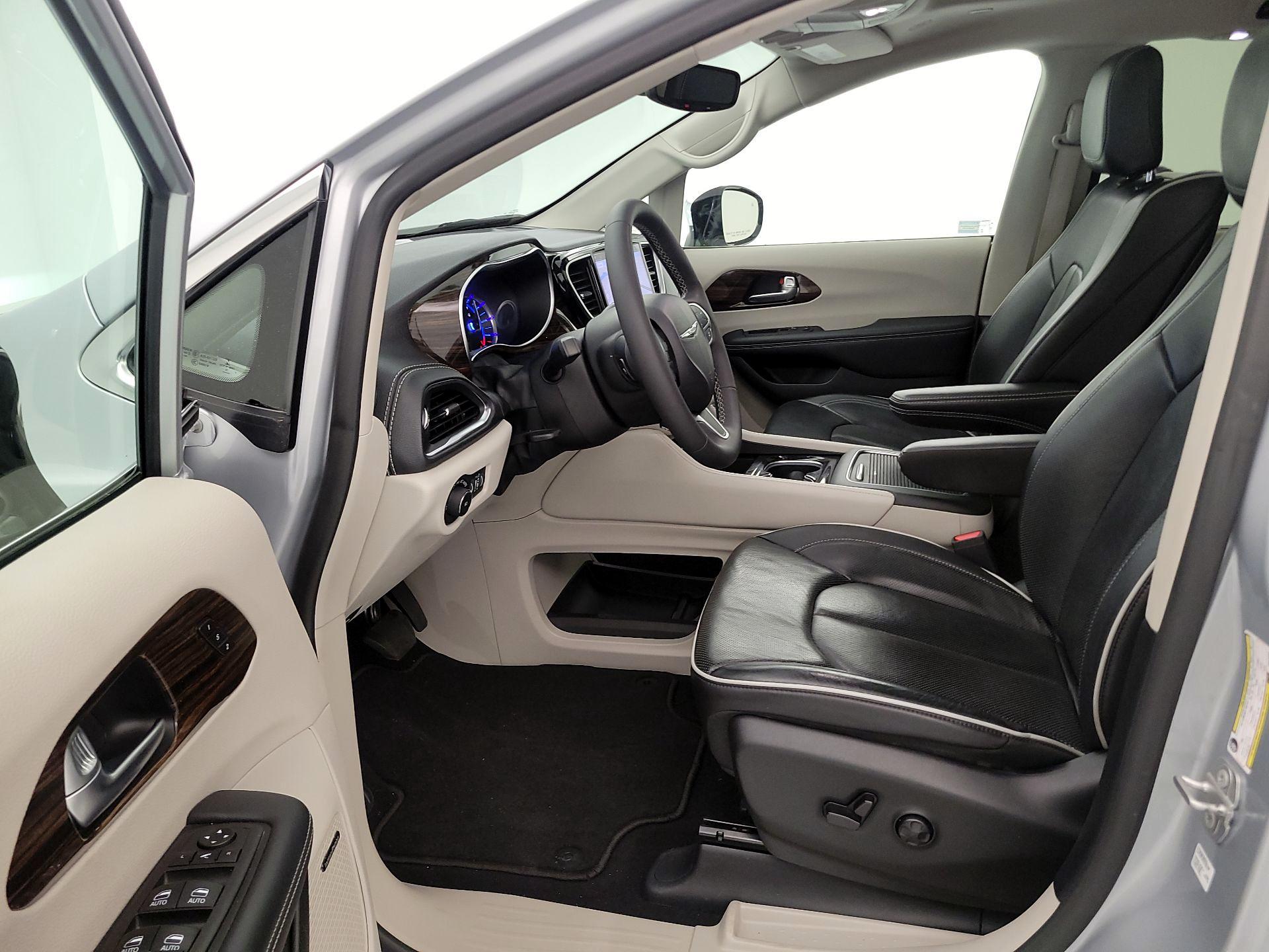 Thumbnail: 2023 Chrysler Pacifica - 11