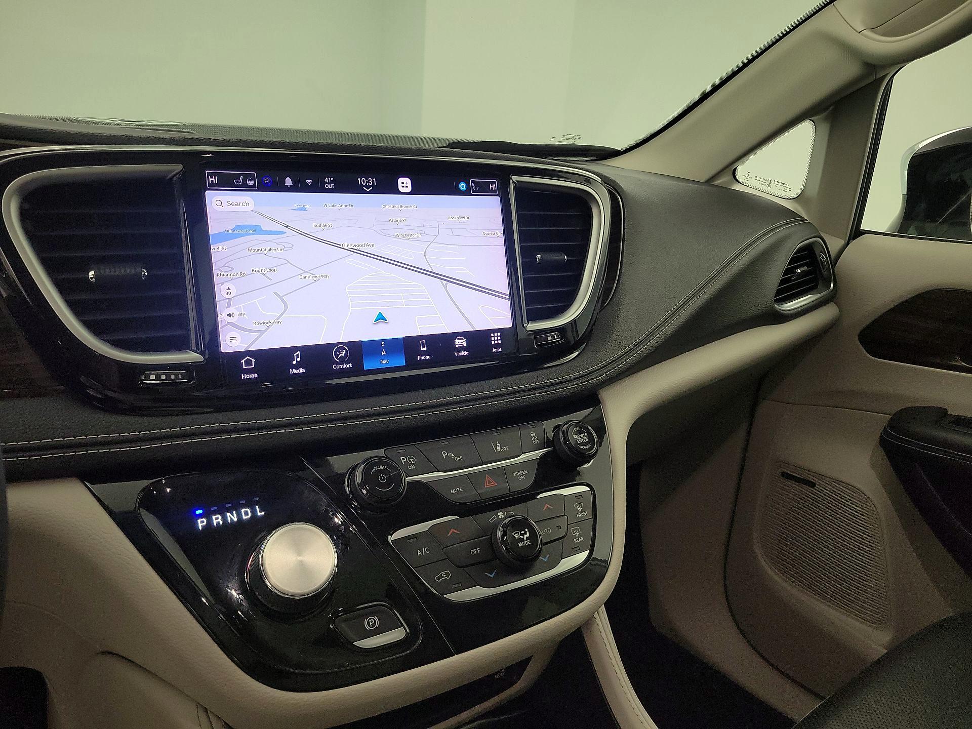 Thumbnail: 2023 Chrysler Pacifica - 14