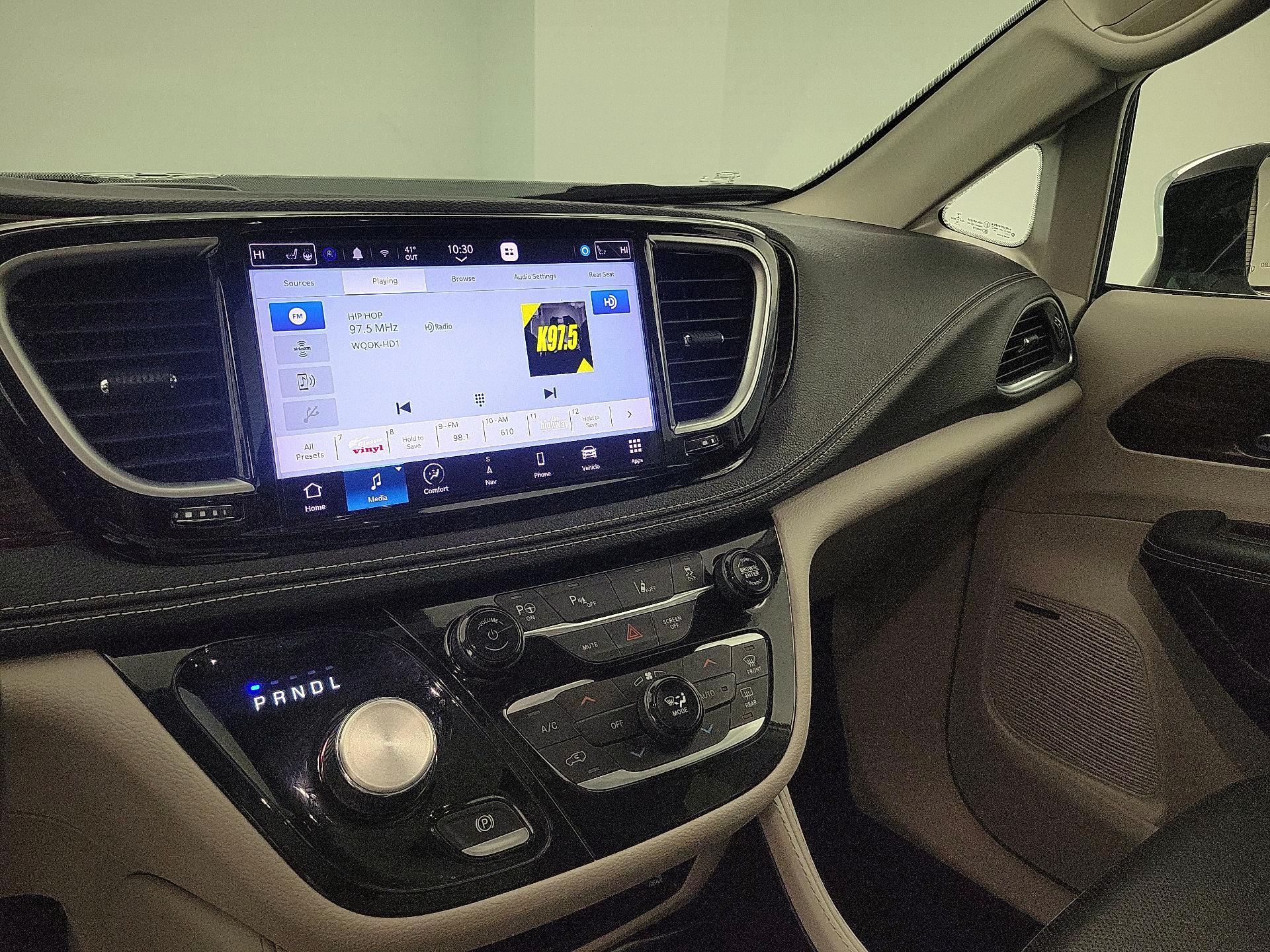 Thumbnail: 2023 Chrysler Pacifica - 16