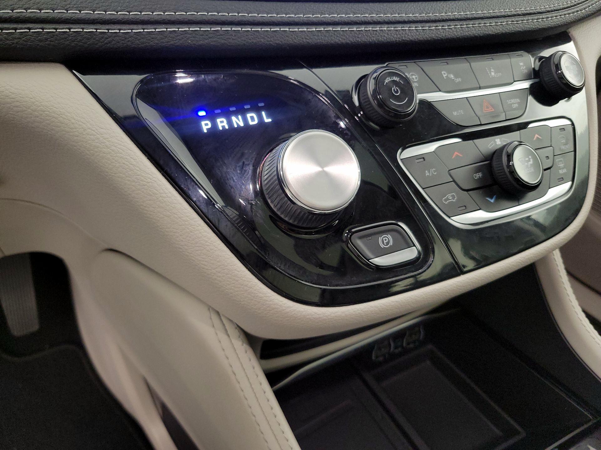 Thumbnail: 2023 Chrysler Pacifica - 18