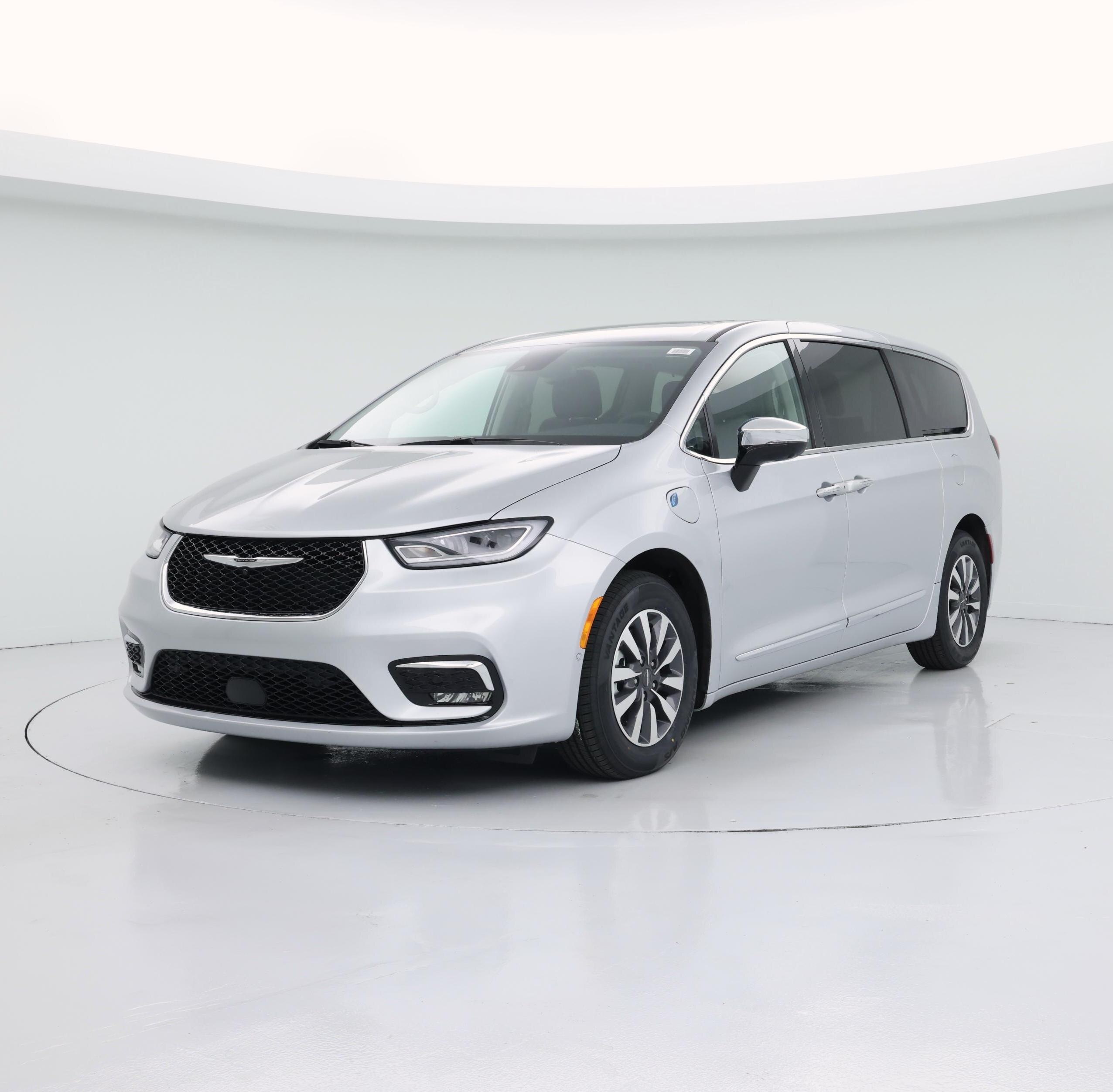 Thumbnail: 2023 Chrysler Pacifica - 4