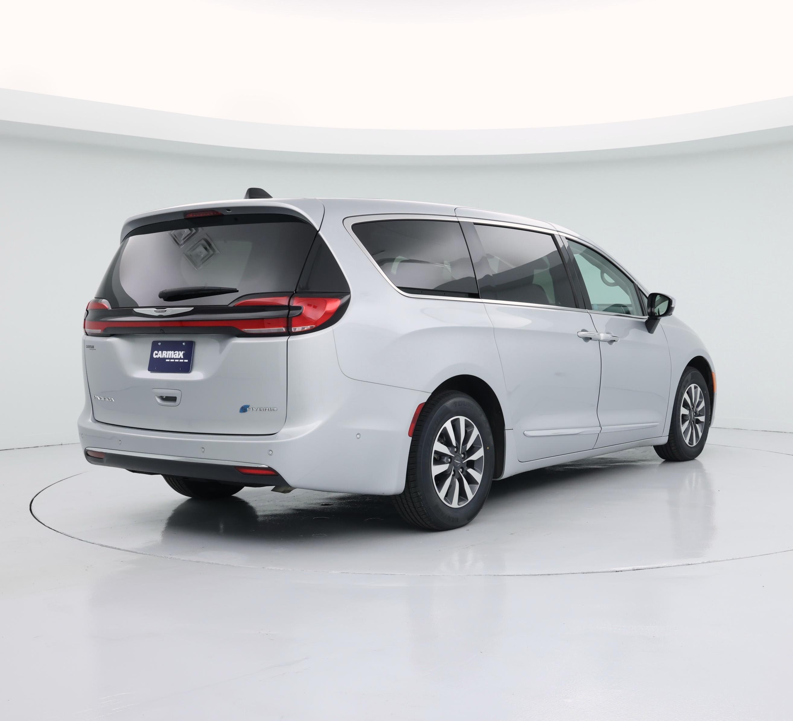 Thumbnail: 2023 Chrysler Pacifica - 8