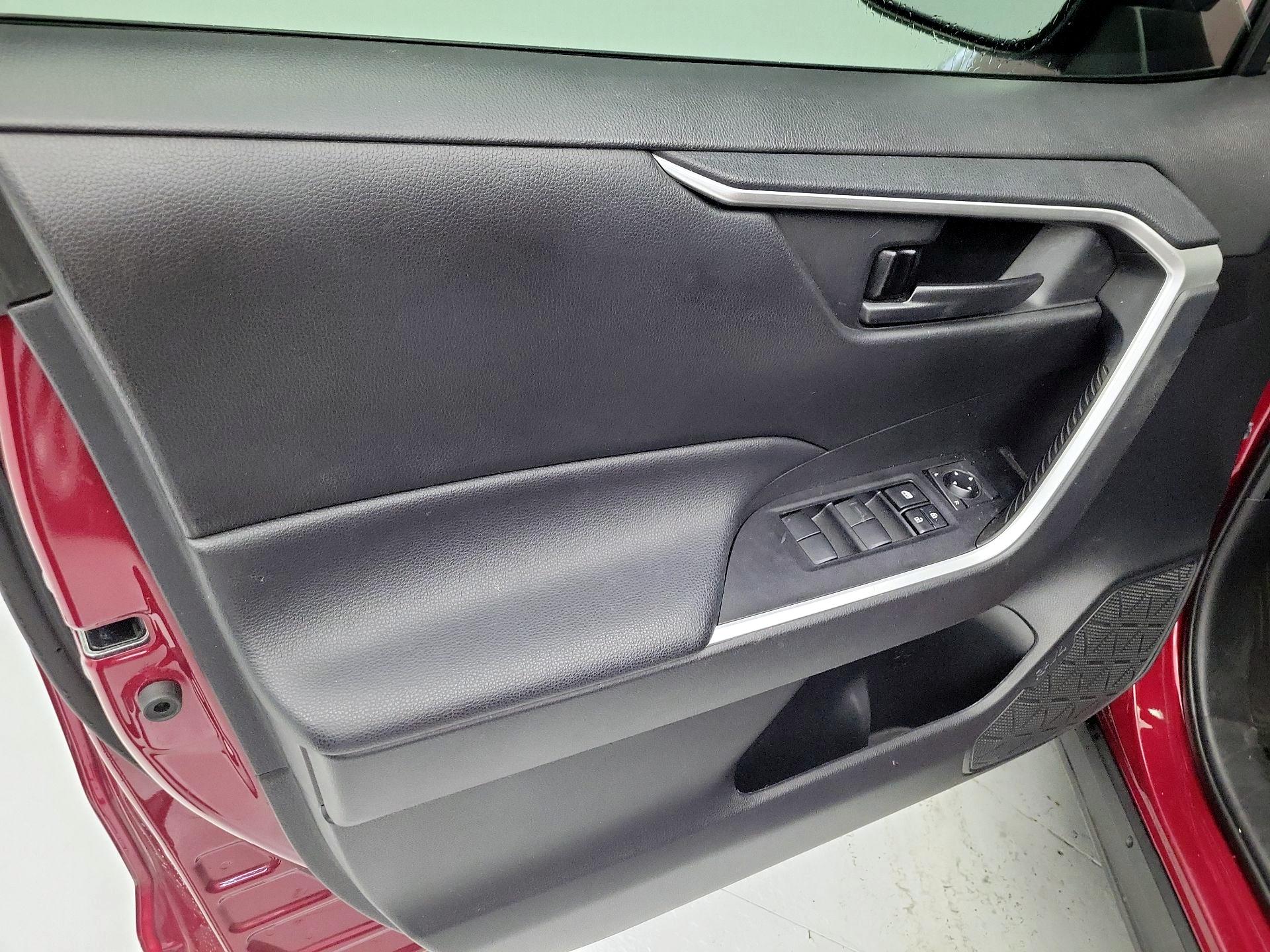 Thumbnail: 2021 Toyota RAV4 - 12