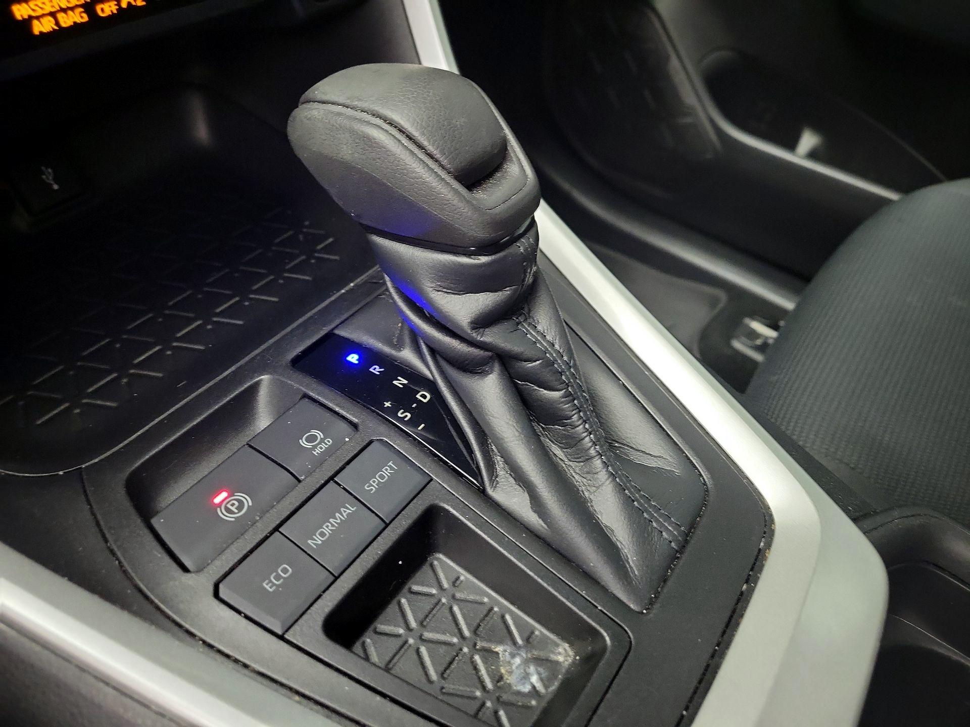 Thumbnail: 2021 Toyota RAV4 - 17