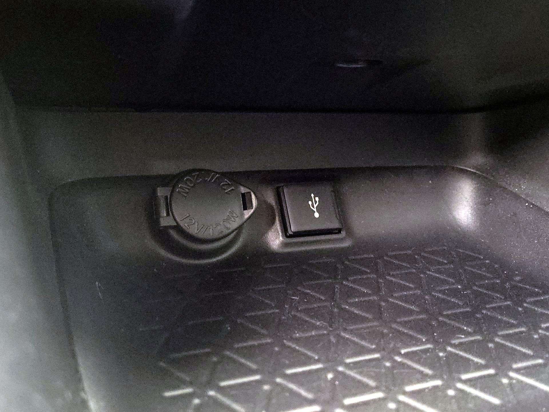 Thumbnail: 2021 Toyota RAV4 - 18